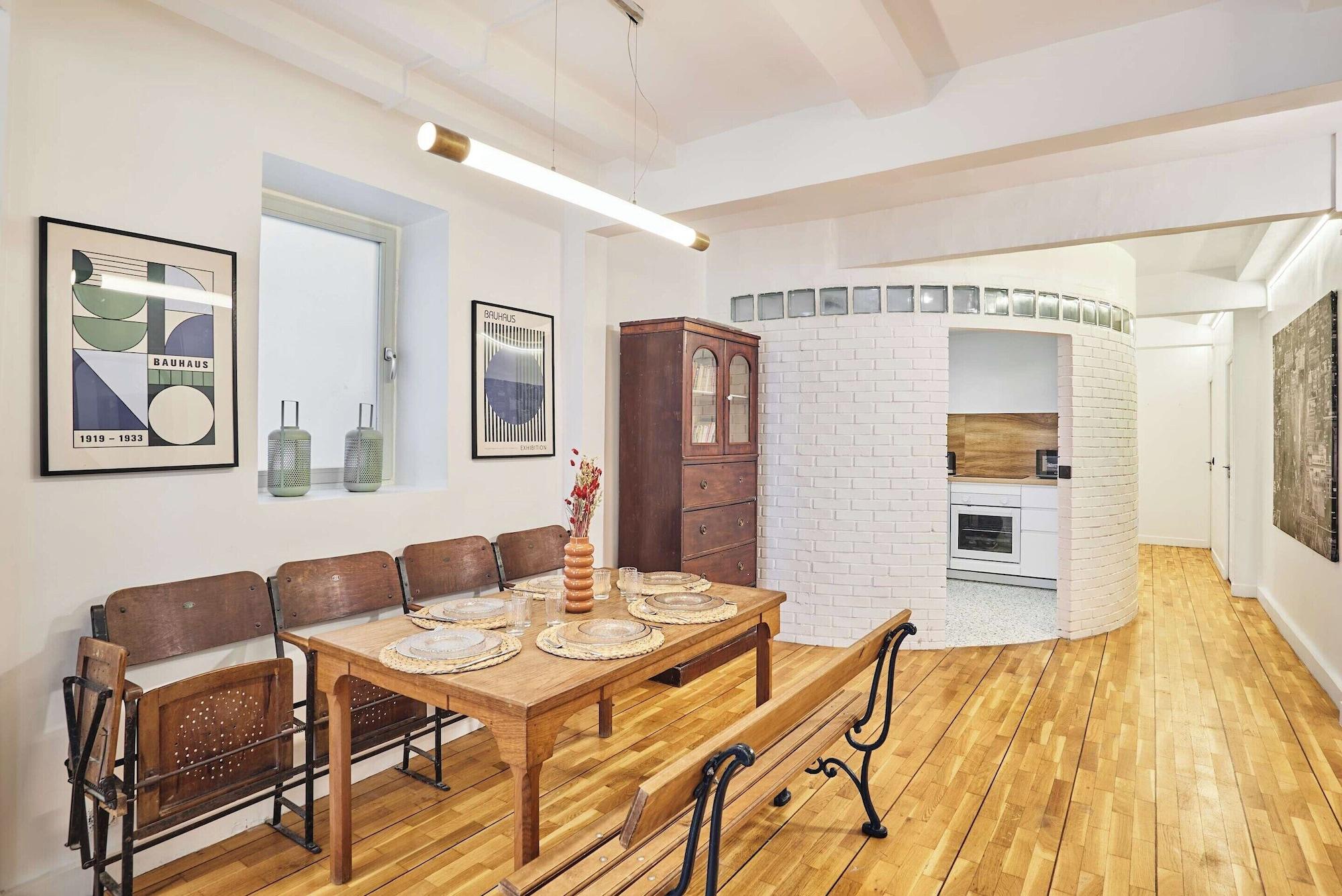 Restaurant Magnificent Flat in Saint Germain des Pres