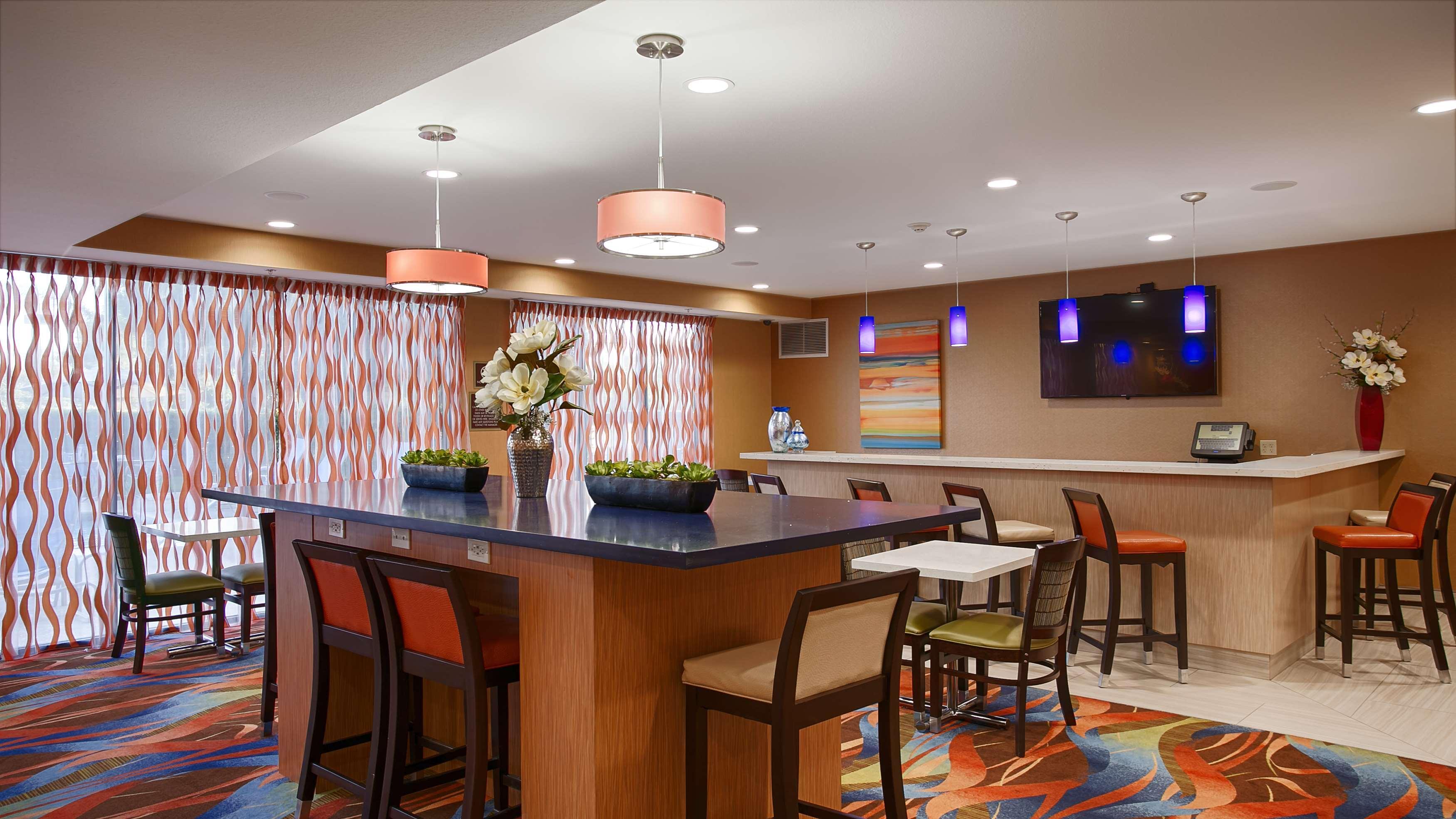 Bar/Salón Best Western Plus Fresno Airport Hotel