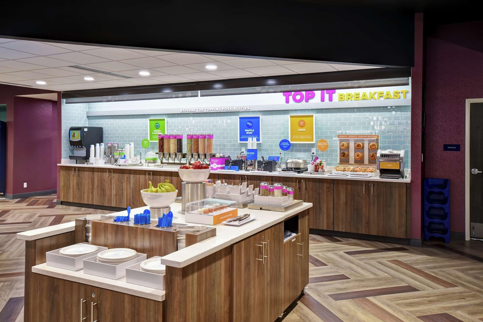 Restaurant Tru by Hilton Fort Wayne, IN