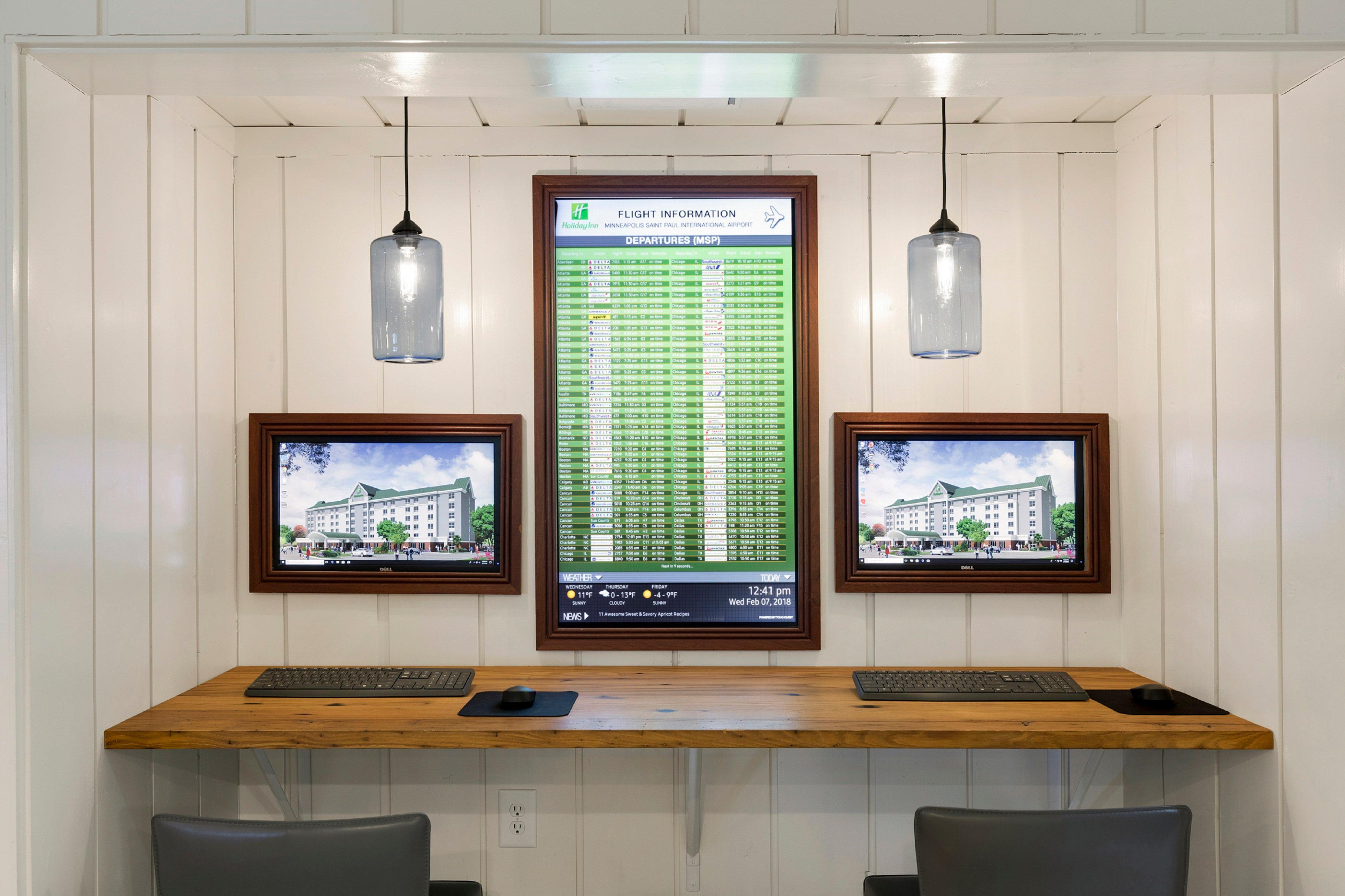 Vista Lobby Holiday Inn : Bloomington W MSP Airport Area by IHG