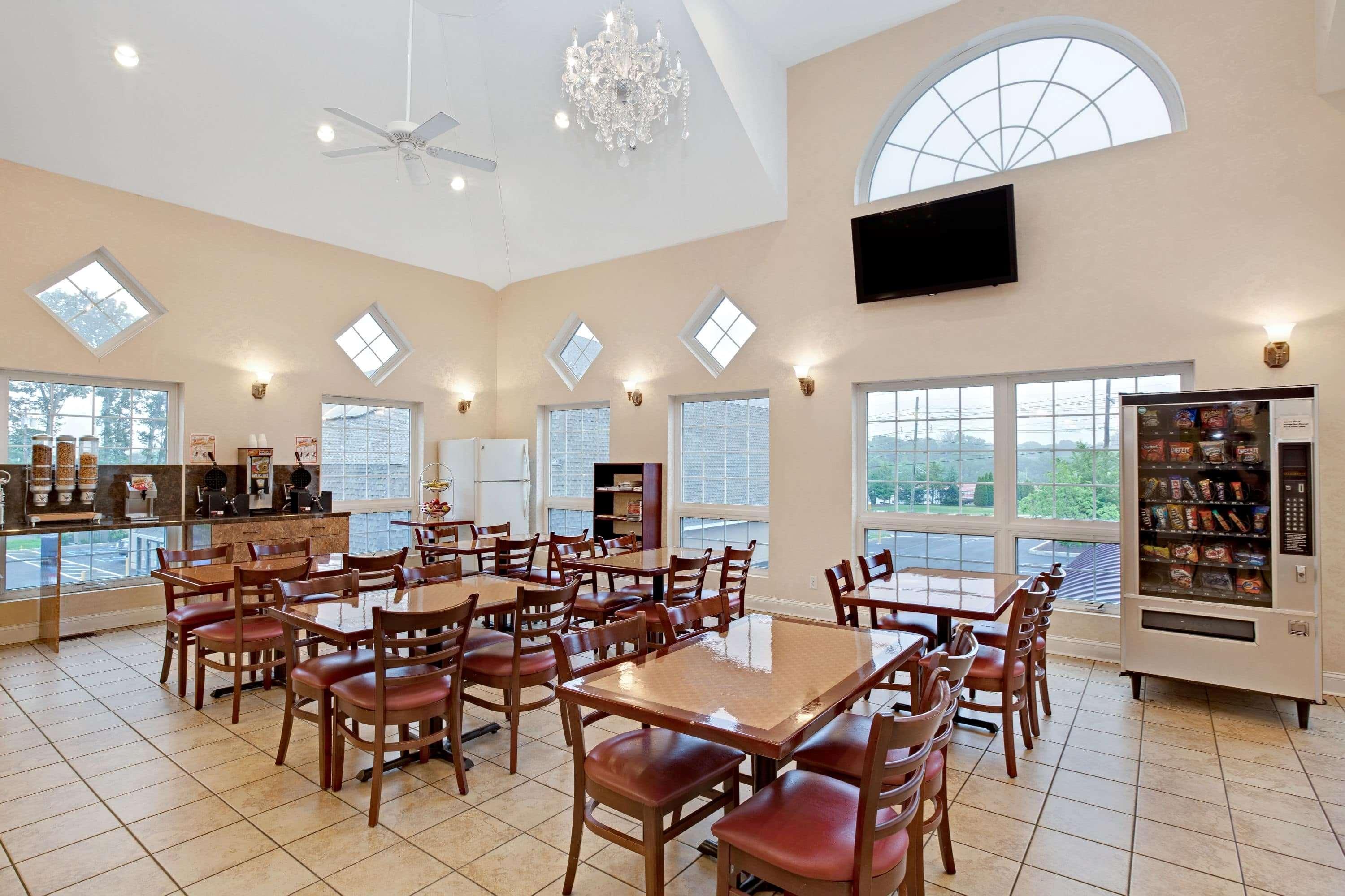 Restaurant Howard Johnson by Wyndham Blackwood near Philadelp
