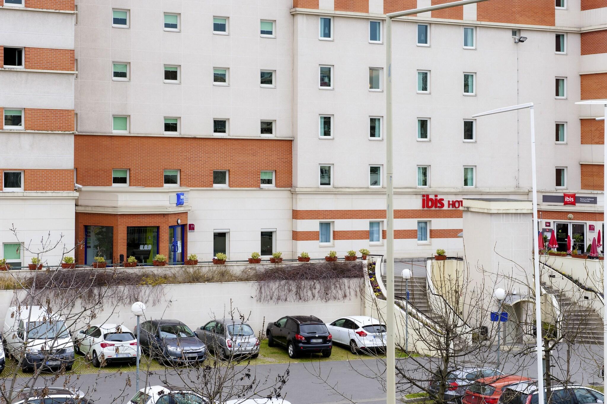 Varios ibis budget Courbevoie Paris la Defense 1