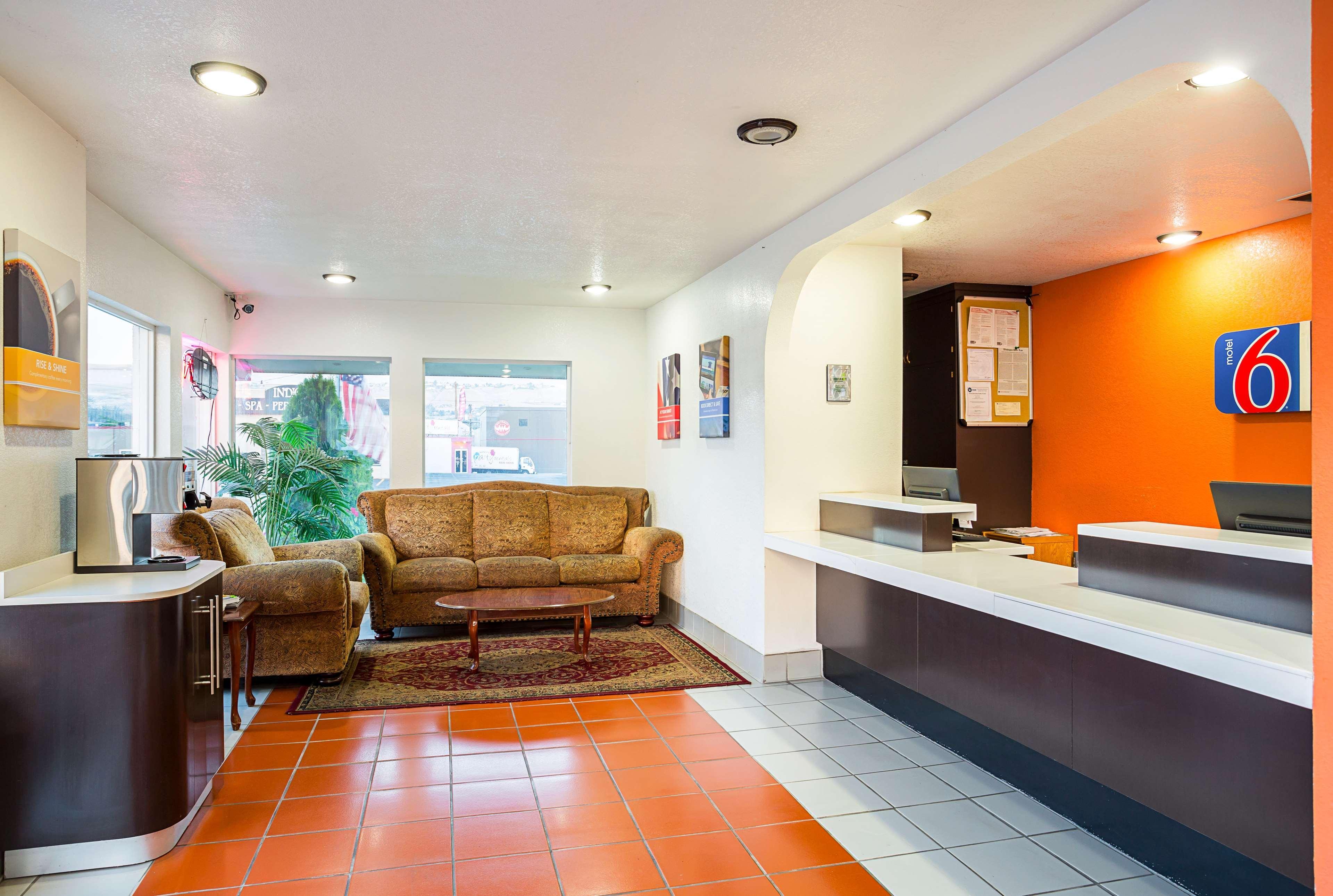 Vista Lobby Motel 6 Wenatchee, WA