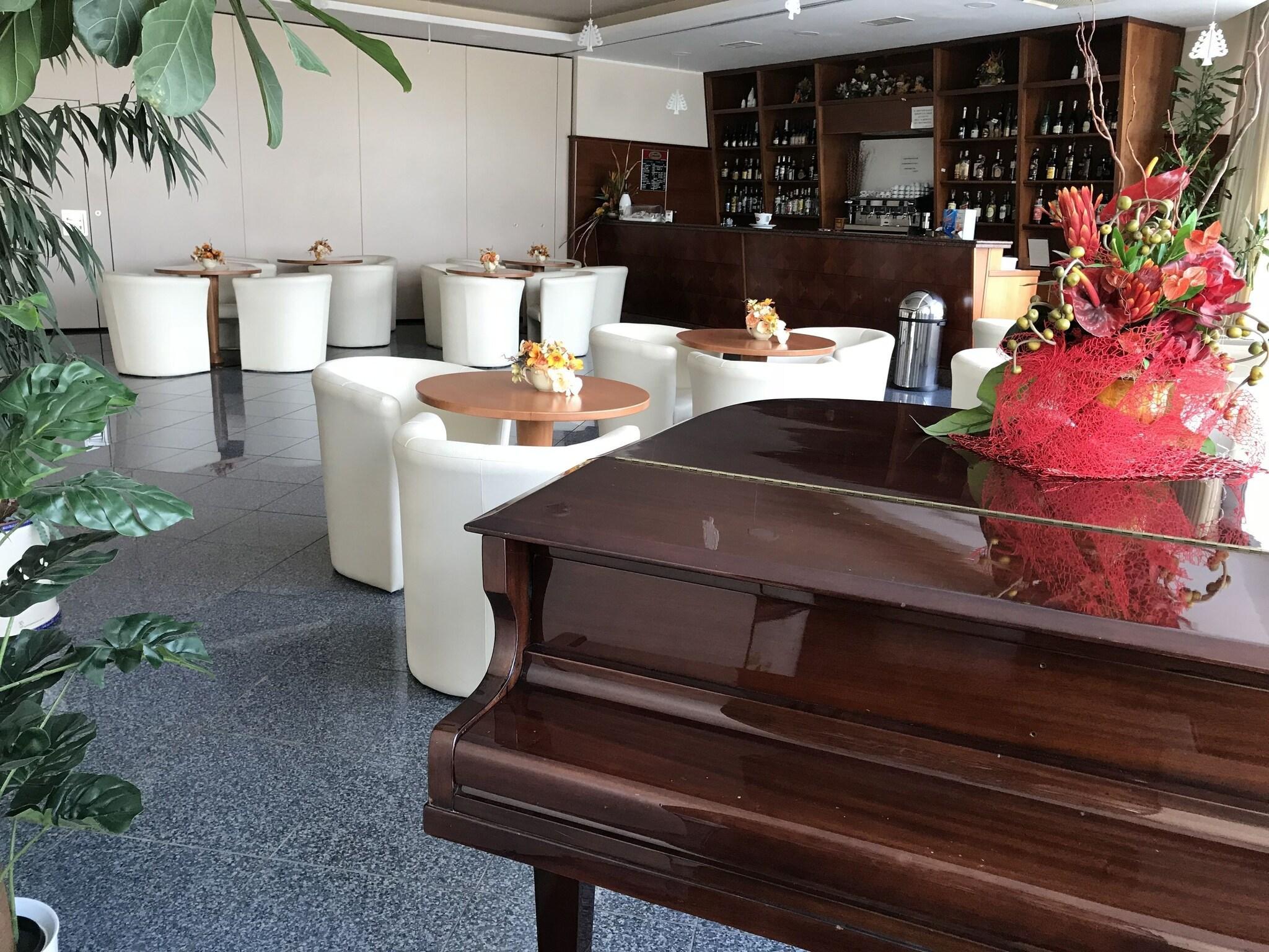 Bar/Salón Edra Palace