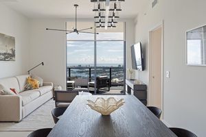 Alquiler Vacacional - Stunning 3BD Penthouse on 50th Floor with Panoramic Water Views