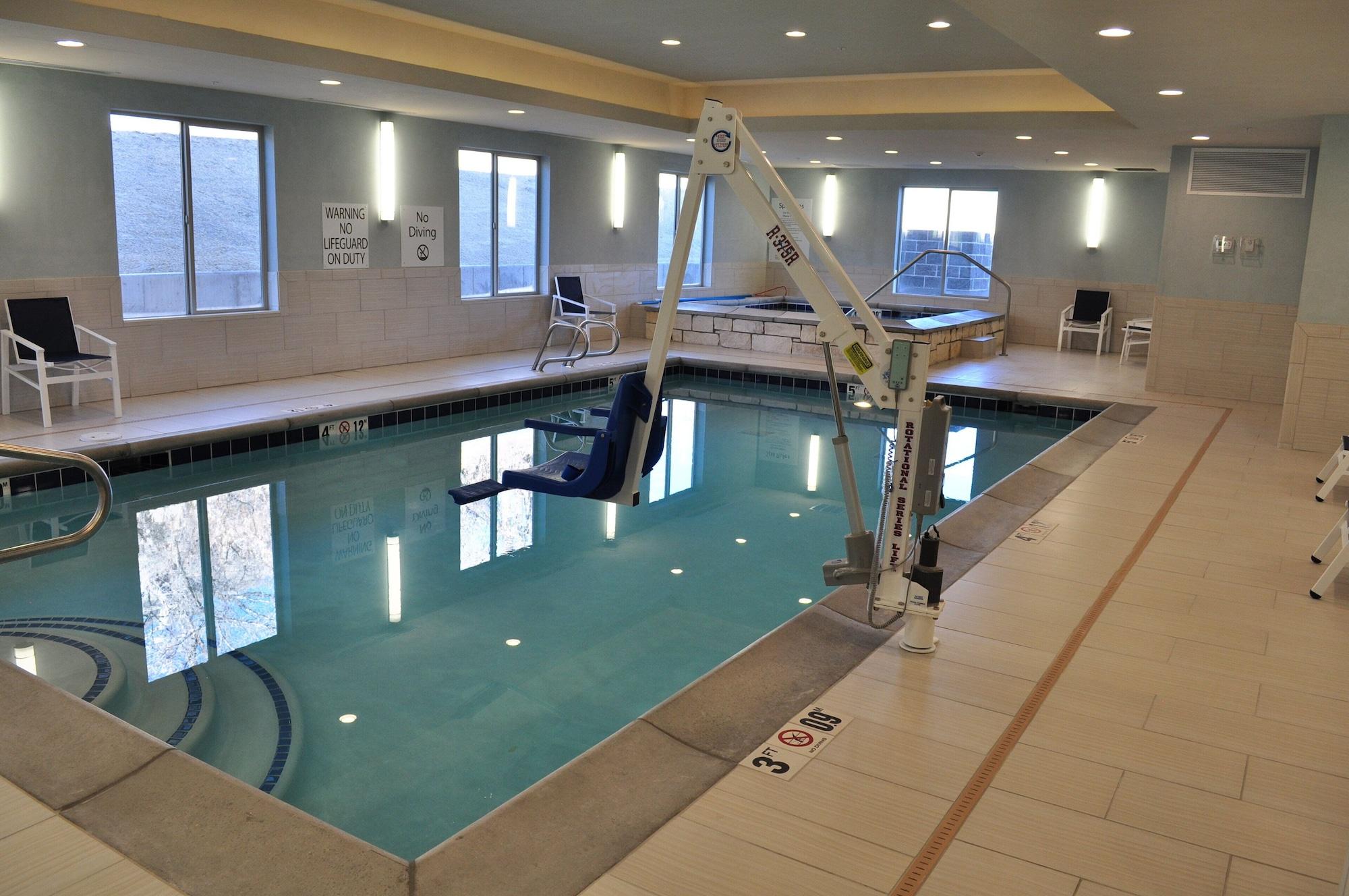 Vista Piscina Holiday Inn Express & Suites Price by IHG