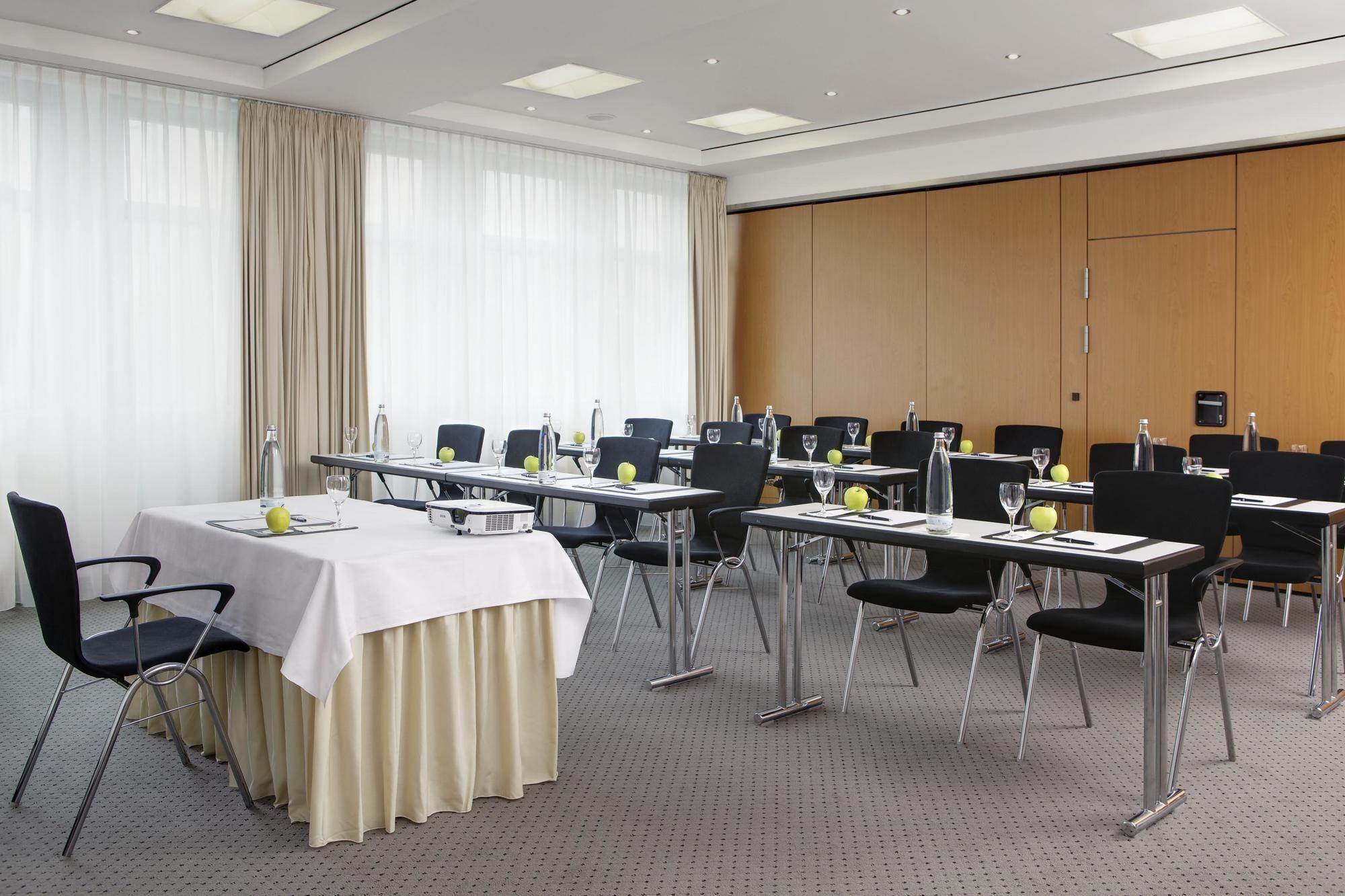 Sala de Reuniones IntercityHotel Berlin Ostbahnhof