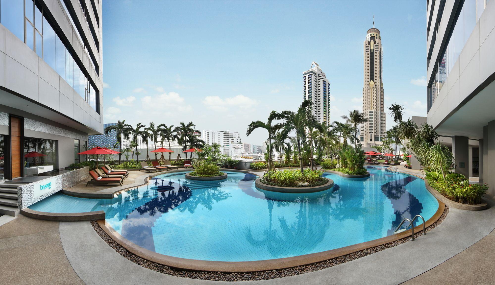 Vista da piscina Amari Watergate Bangkok