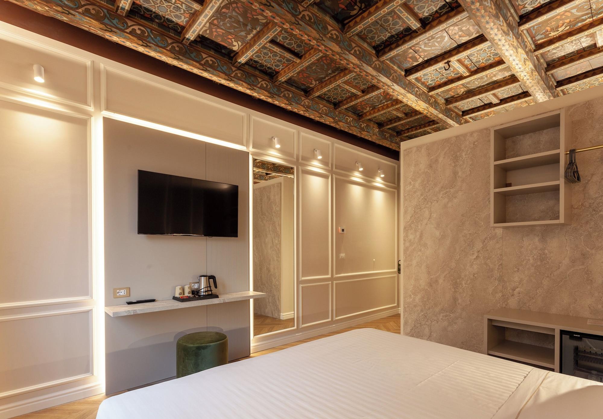 Varios Hotel La Fortezza