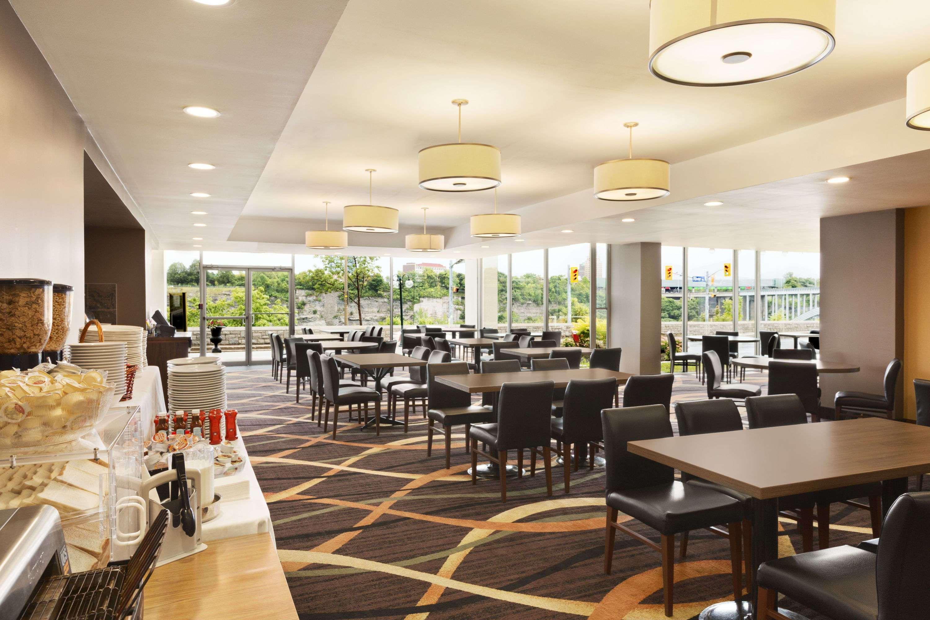 Restaurant Travelodge by Wyndham Niagara Falls Fallsview