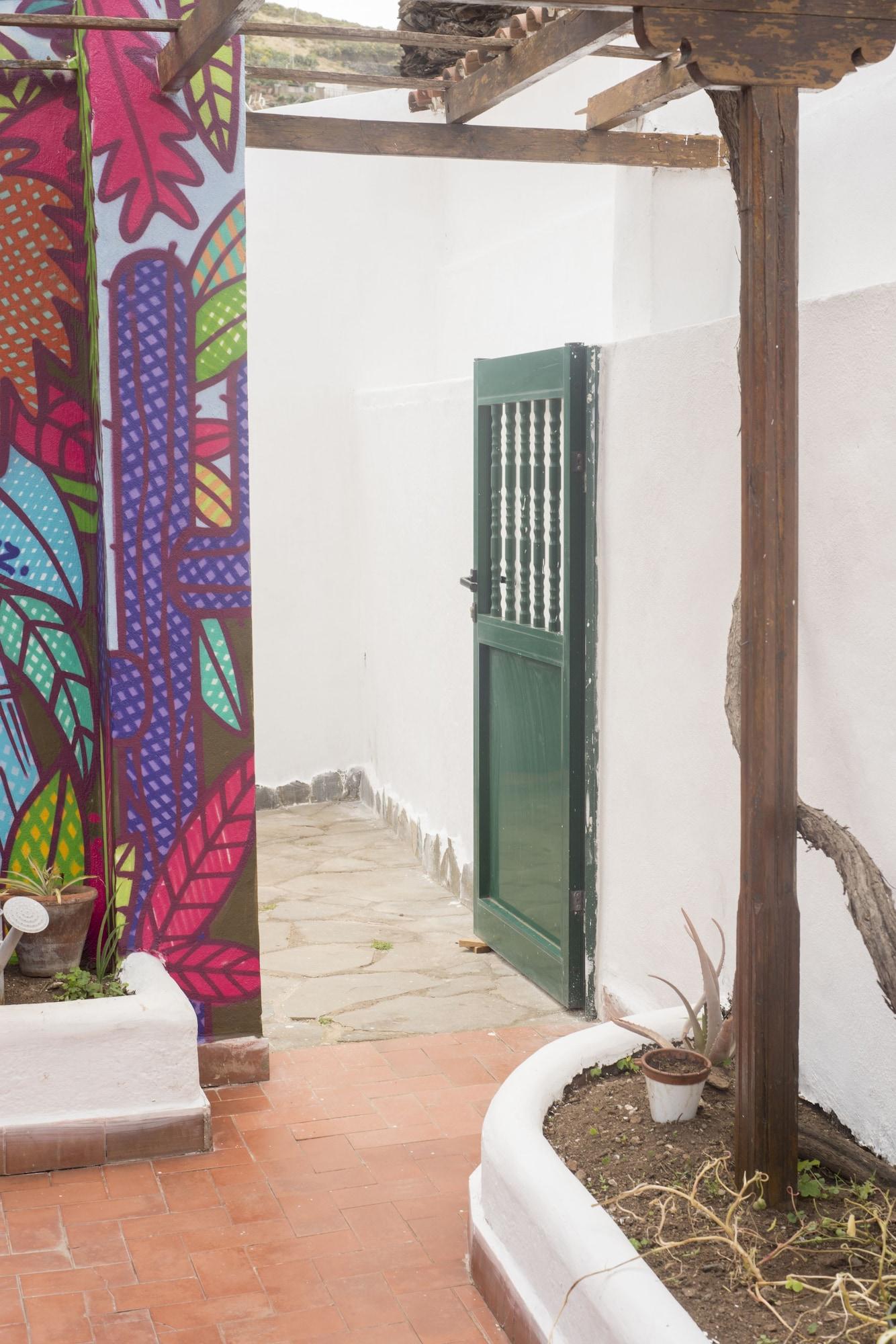 Vista Exterior Patio Hostel - Adults Only