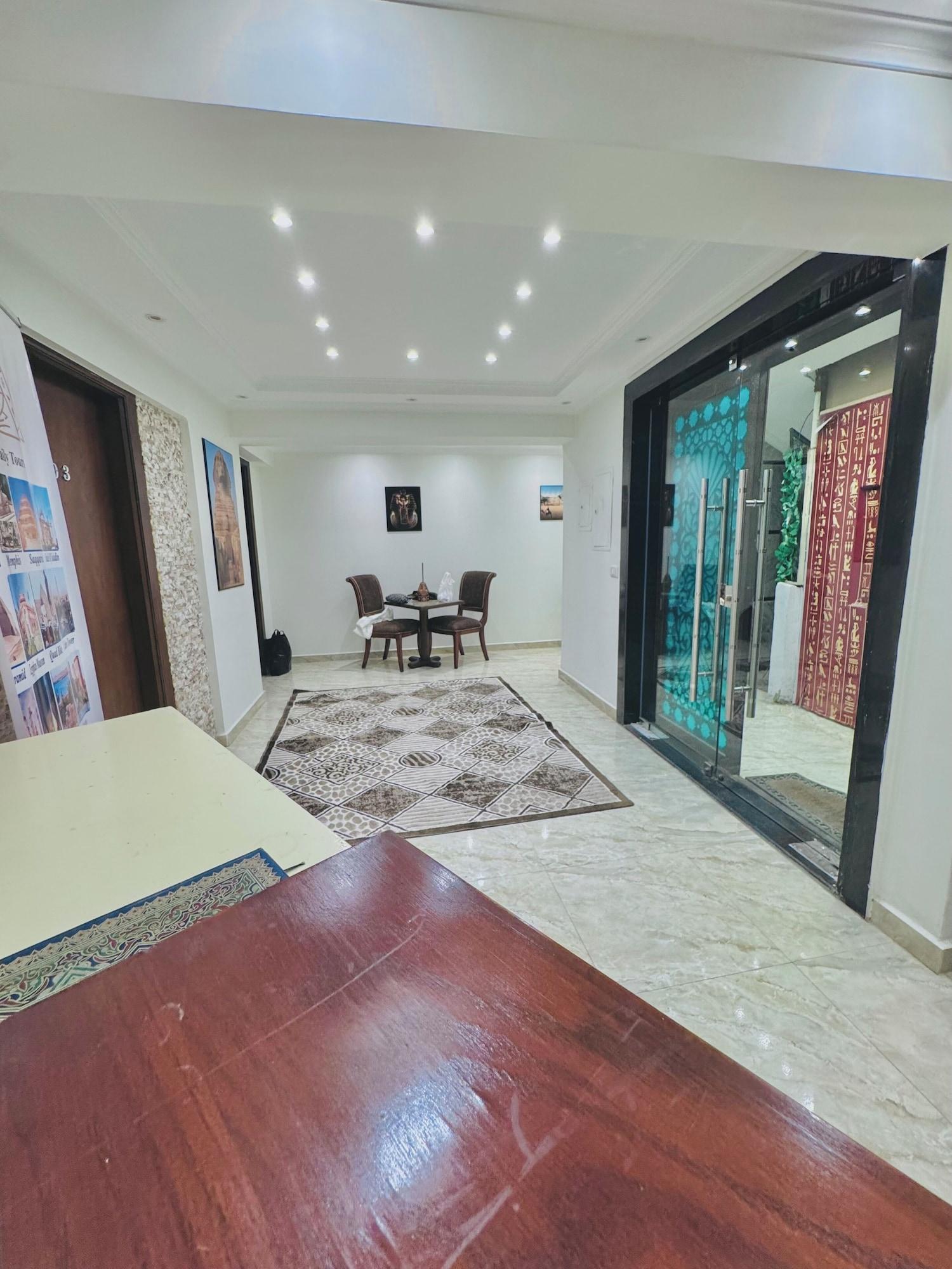 Vista Lobby Flower Pyramids Inn