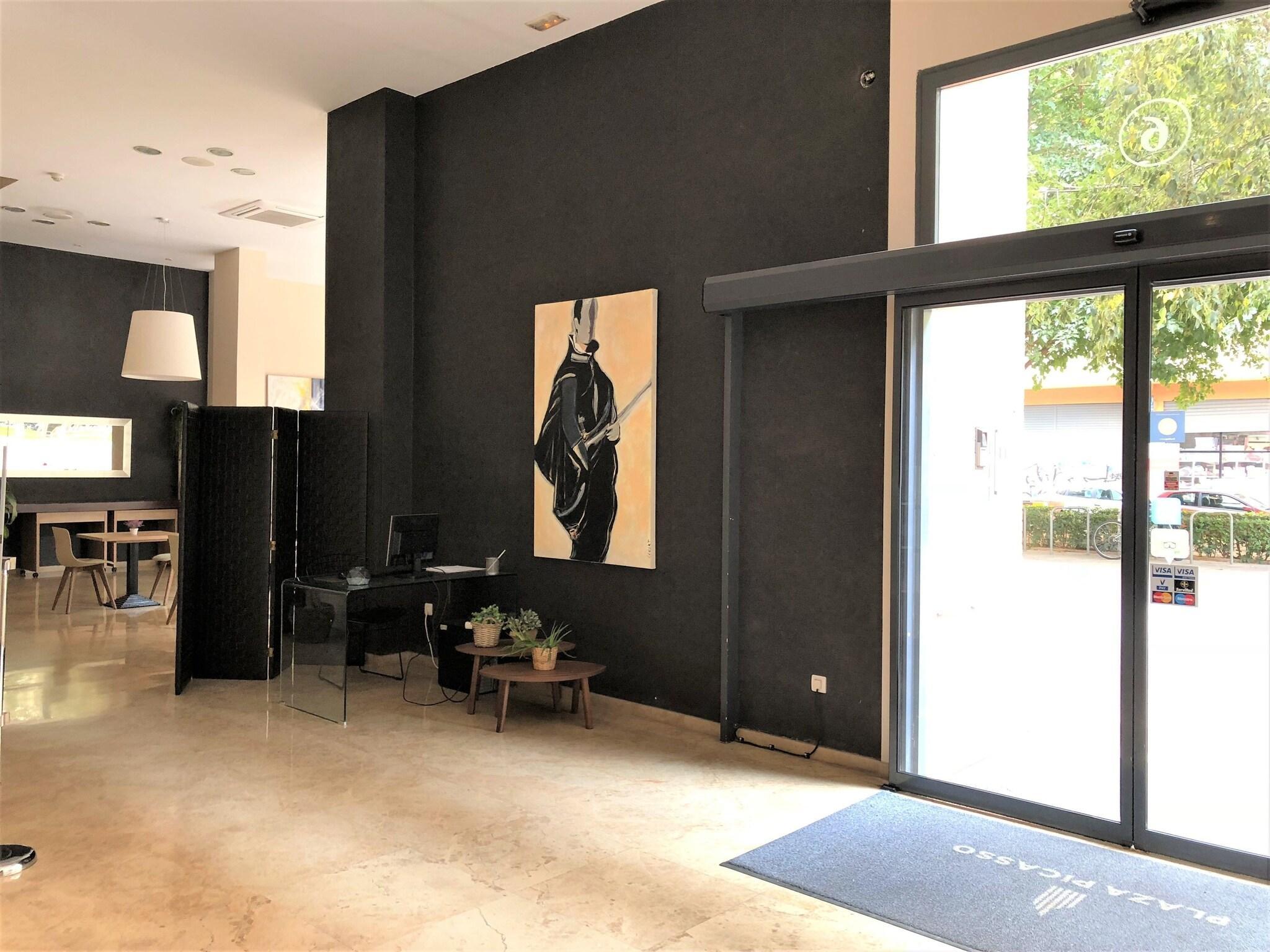 Vista Lobby Apartamentos Plaza Picasso