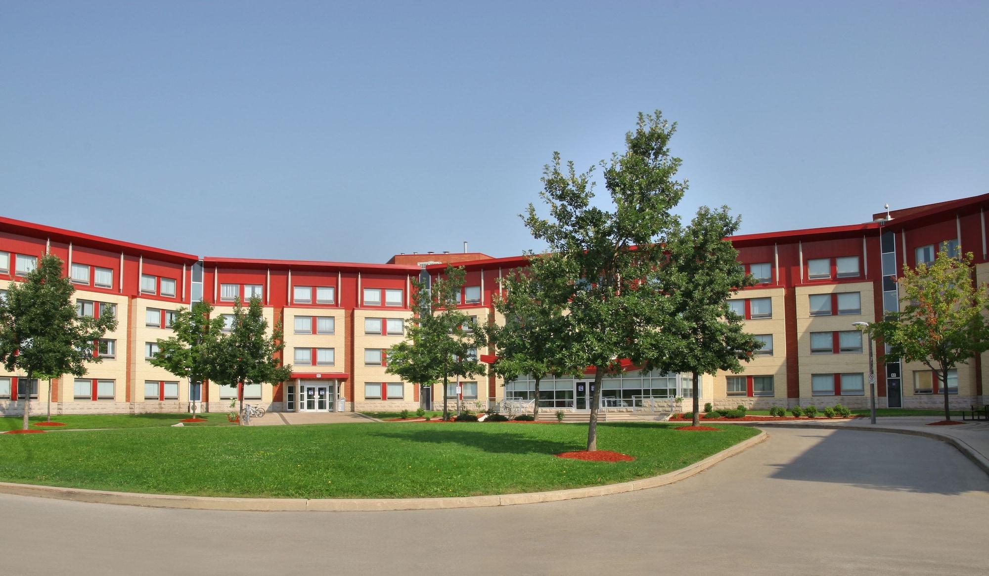 Vista Exterior Residence & Conference Centre - Oakville
