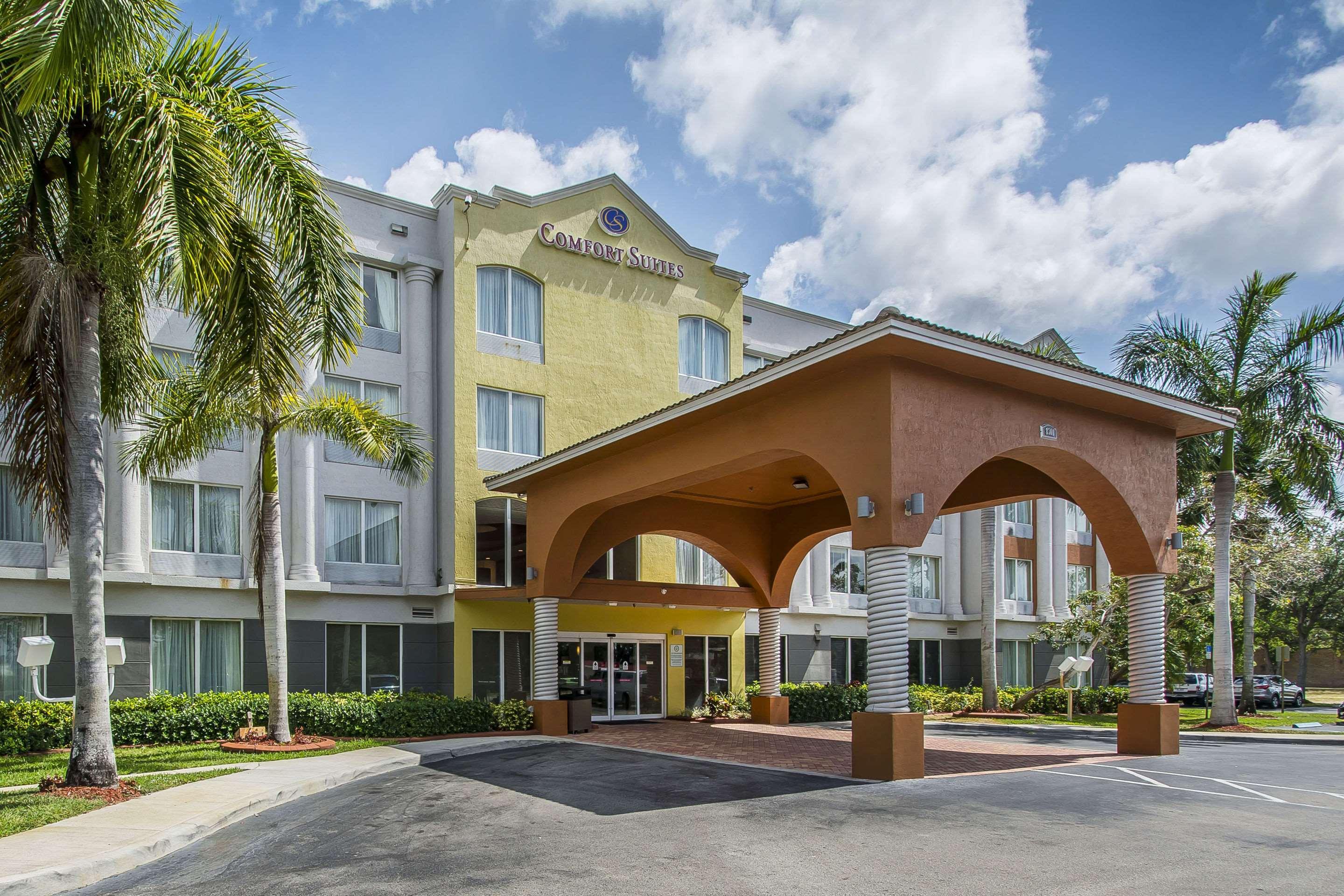 Vista Exterior Comfort Suites Tamarac Sawgrass