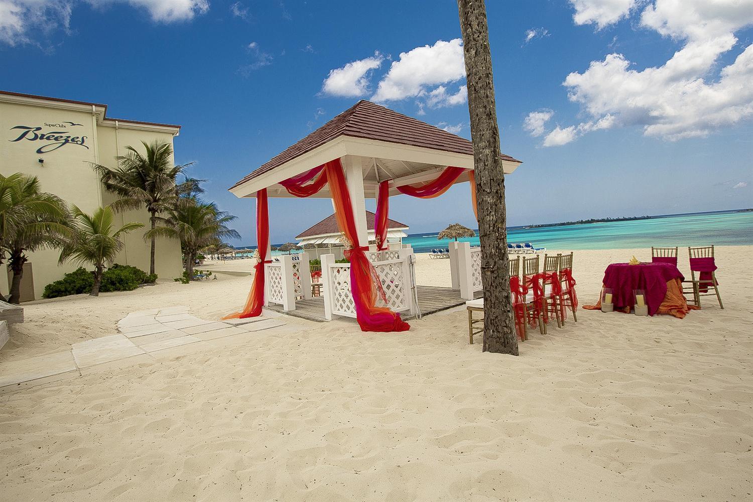Comodidades del Alojamiento Breezes Resort Bahamas All Inclusive