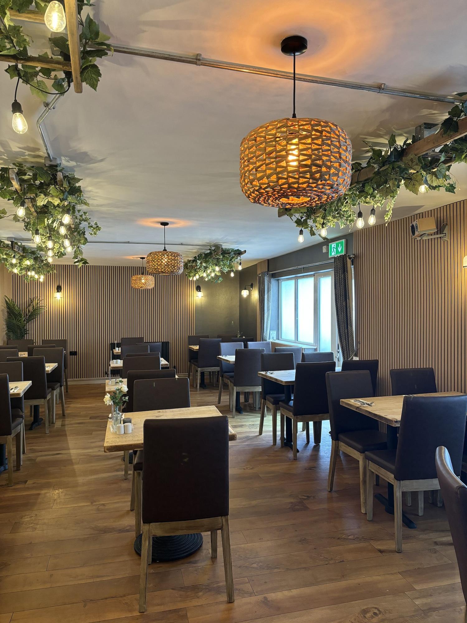Restaurant Twin Oaks Hotel