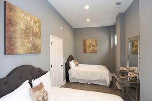 Alquiler Vacacional - Historic downtown home a block from king st and 10-15 mins to the beach!