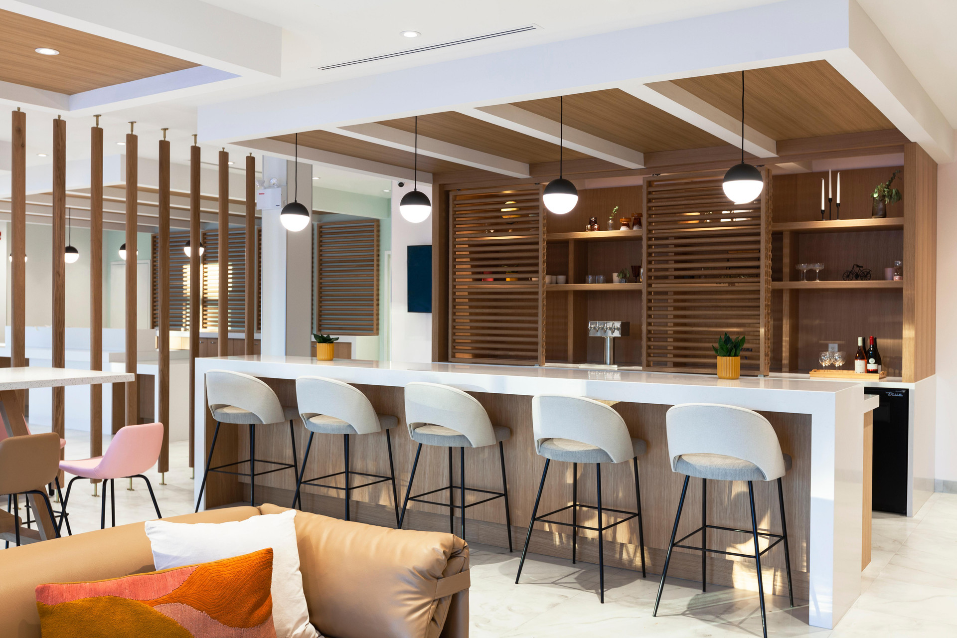 Bar/Salón Strata Hotel