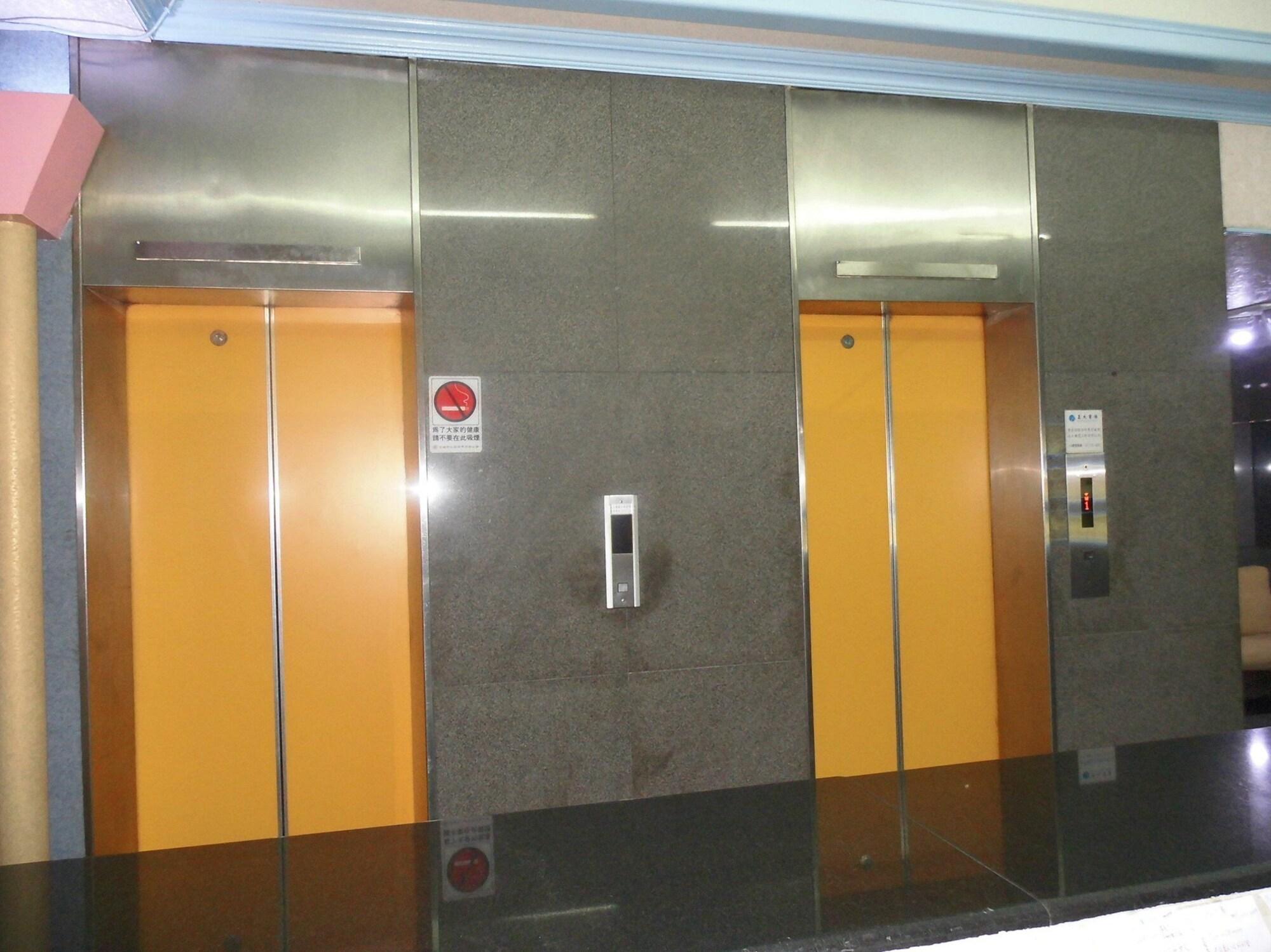 Varios Modern Plaza Hotel