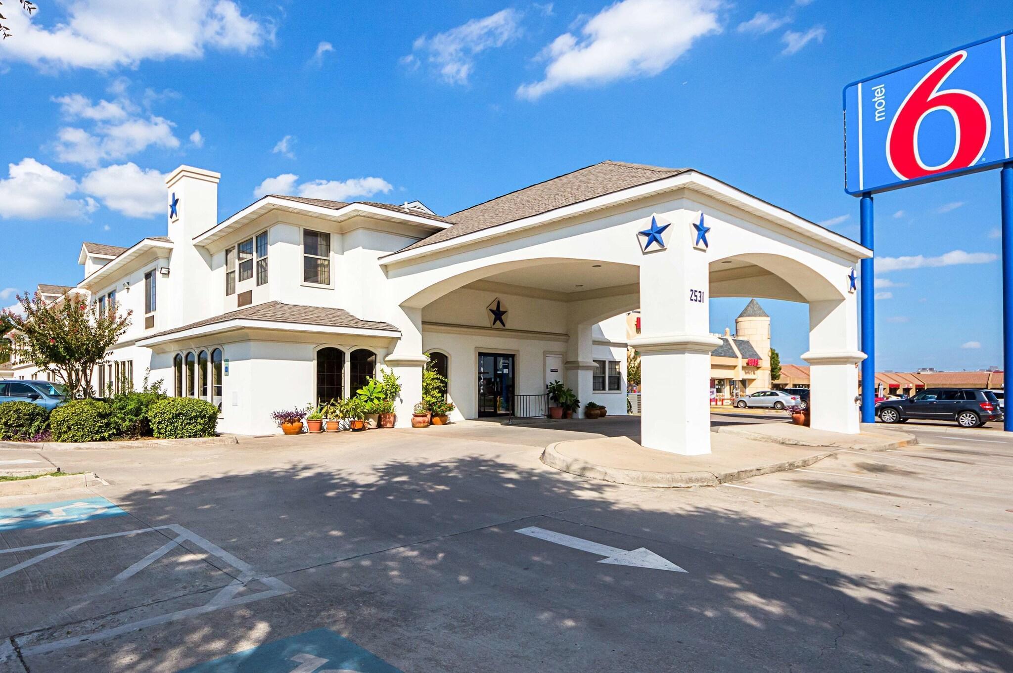 Vista Exterior Motel 6 Dallas - Irving DFW Airport South