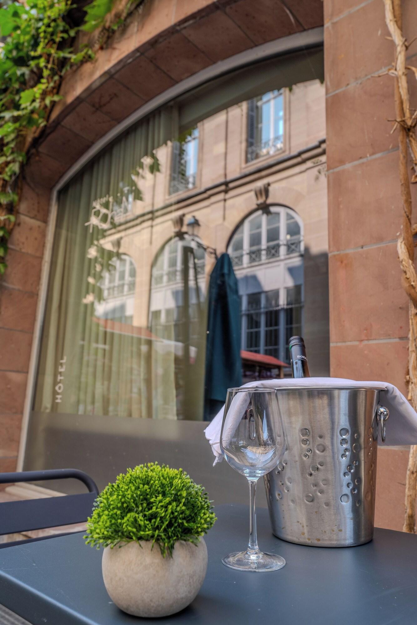 Bar/Salón Hotel Cardinal De Rohan