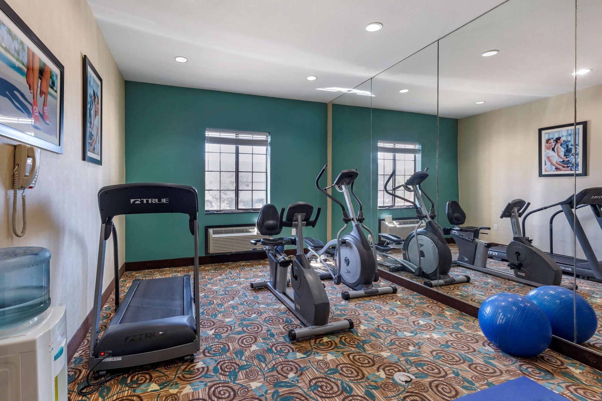 Gimnasio Best Western Mineola Inn