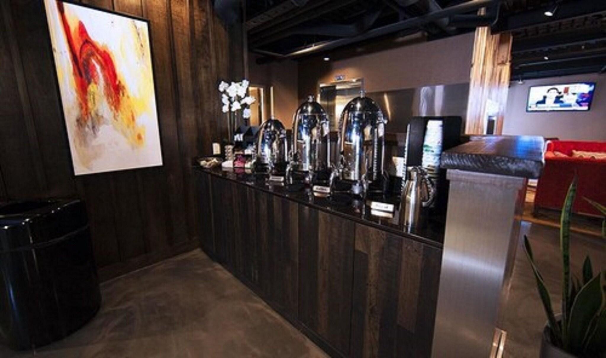 Vista Lobby Warehouse Hotel