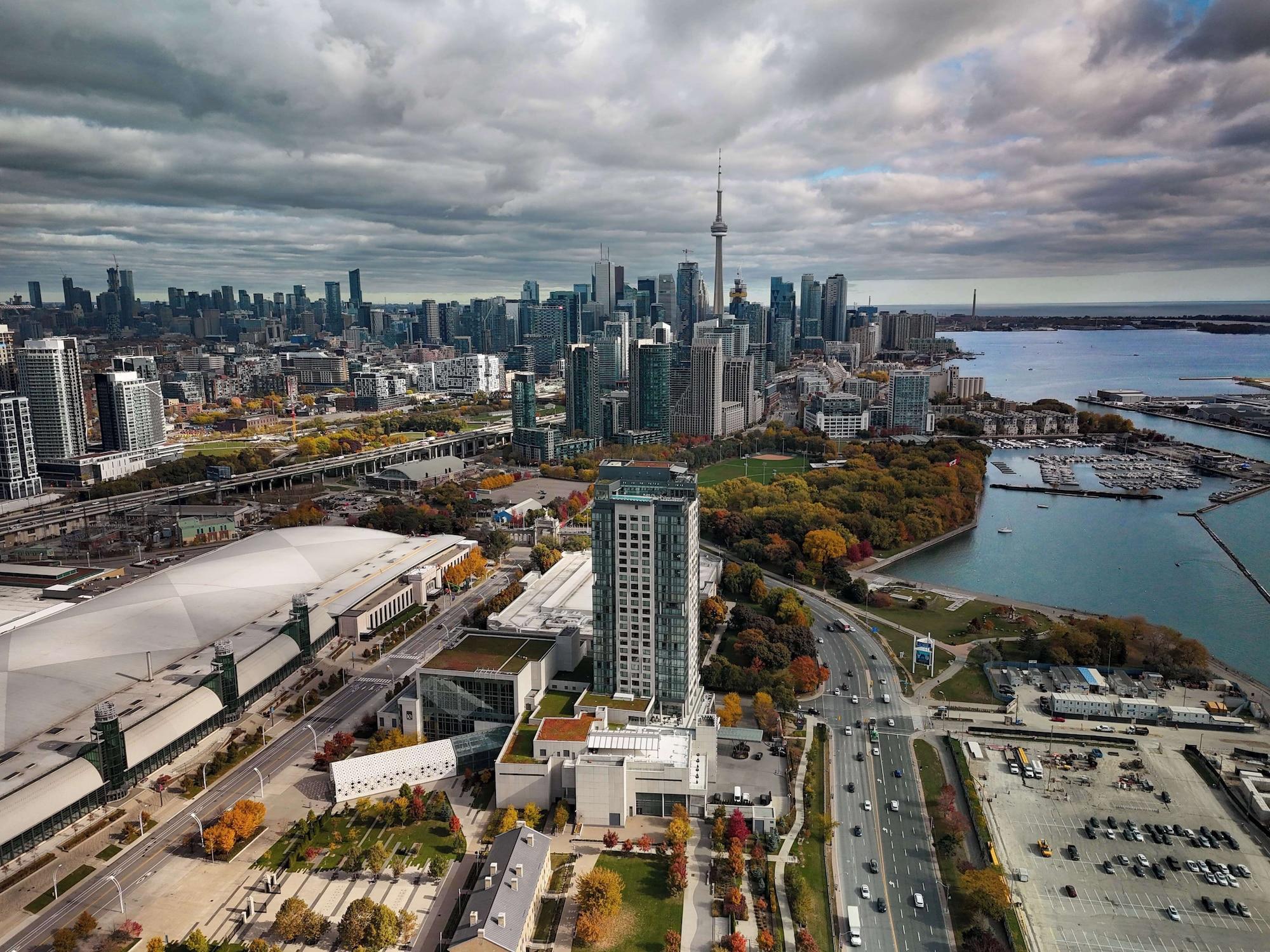 Vista Exterior Hotel X Toronto, a Destination by Hyatt Hotel