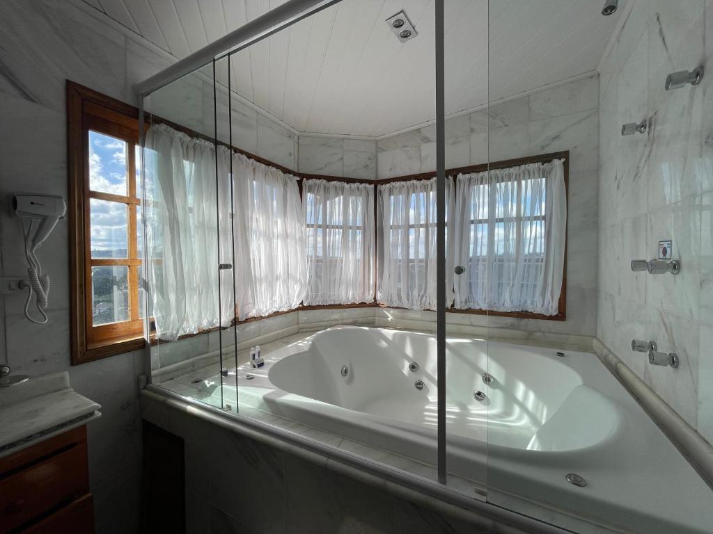 Baño Summit Suítes Hotel Campos do Jordão