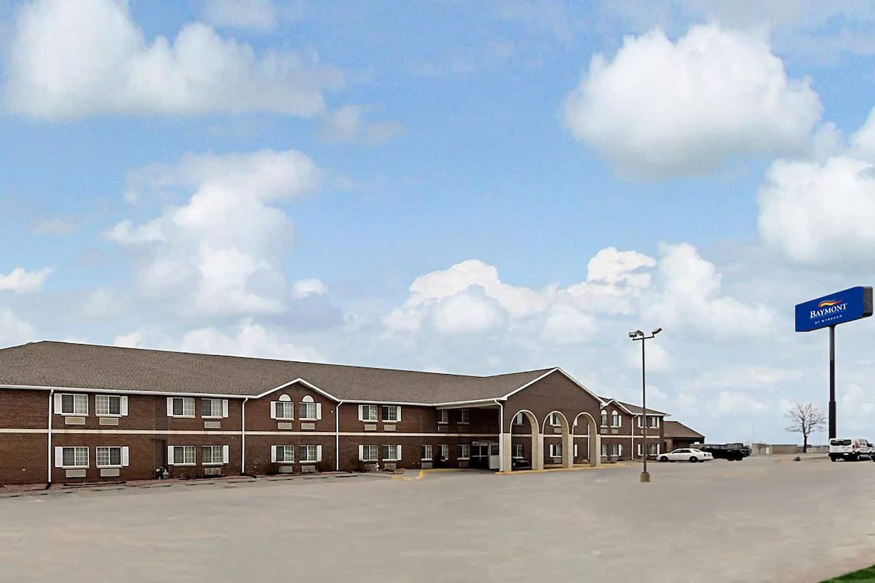 Vista Exterior Baymont by Wyndham Omaha SW
