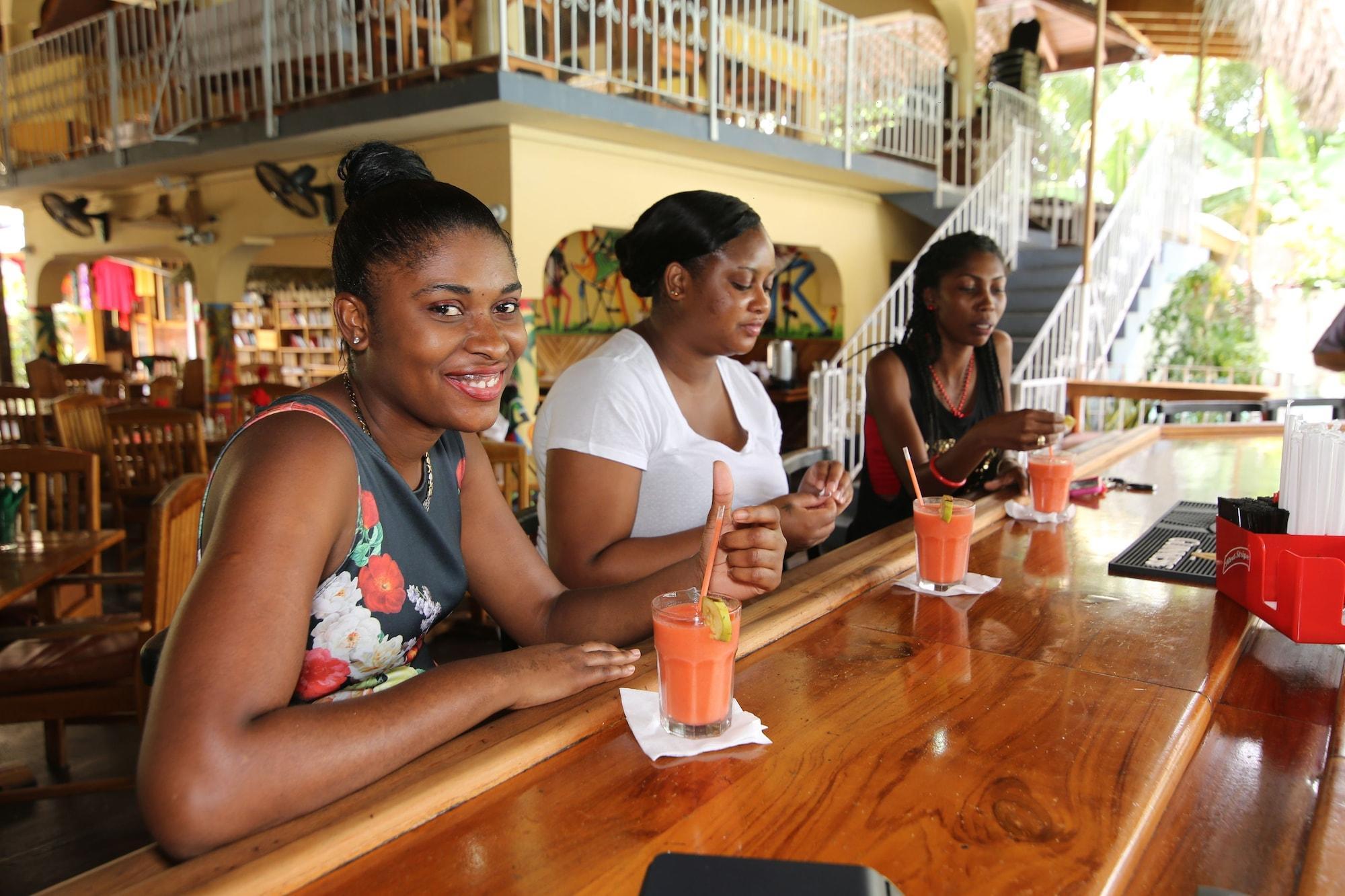 Bar/Salón Seastar Inn