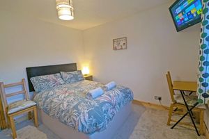 Alquiler Vacacional - Peaceful Double Room, Large TV, With Great Transport Links