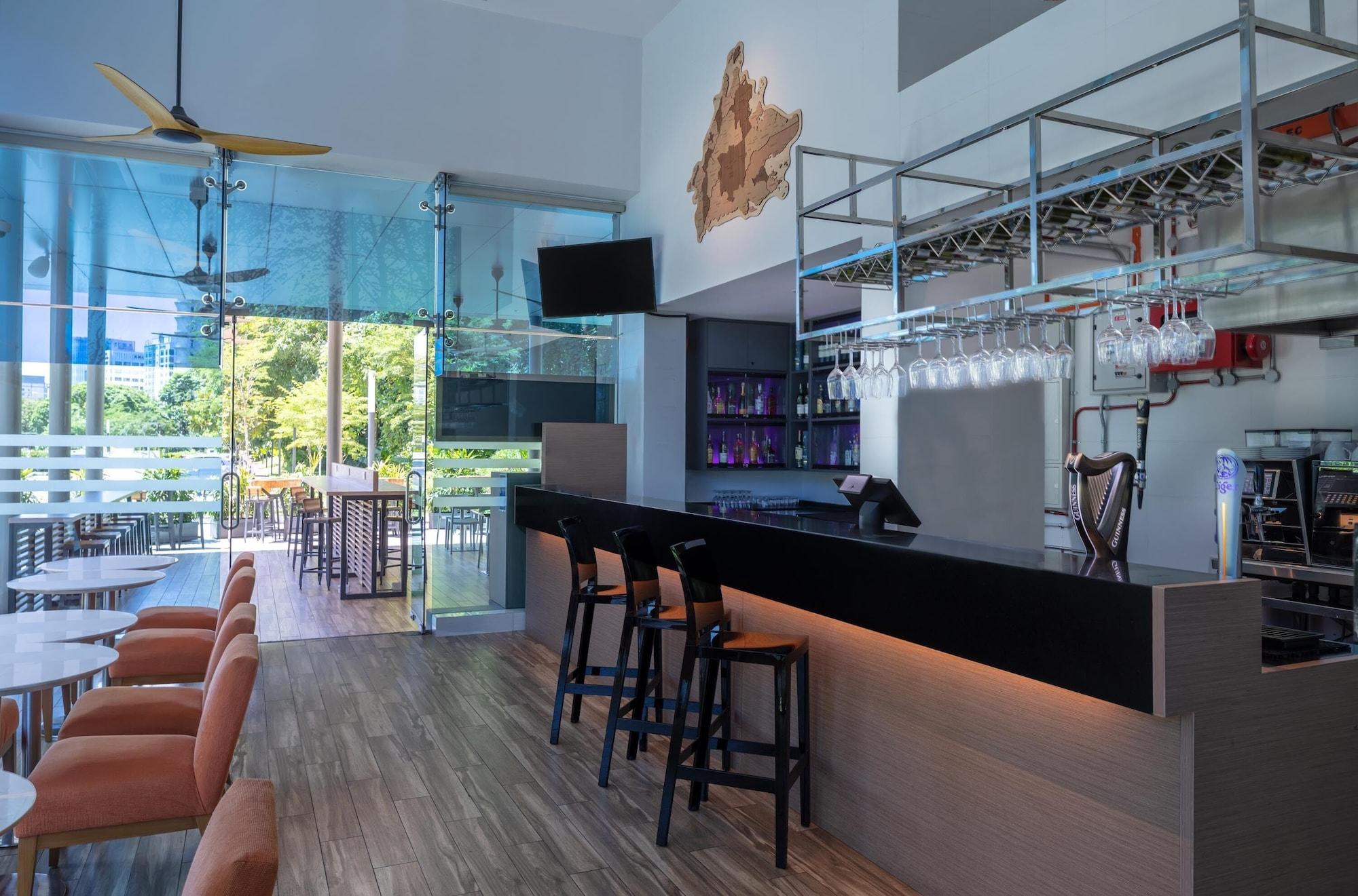 Bar/Salón Holiday Inn Express Kota Kinabalu City Centre by IHG
