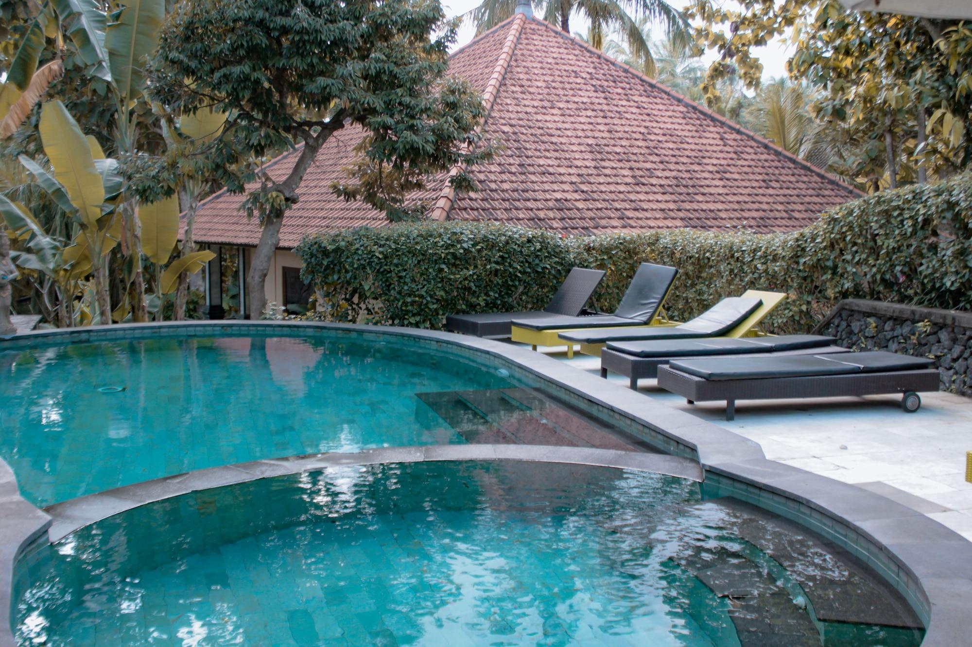 Vista Piscina Argasoka Bungalows