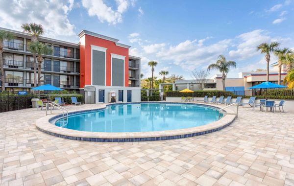 Days Inn by Wyndham Orlando Conv. Center/International Dr - Hoteles cerca de Premium Outlets en Orlando
