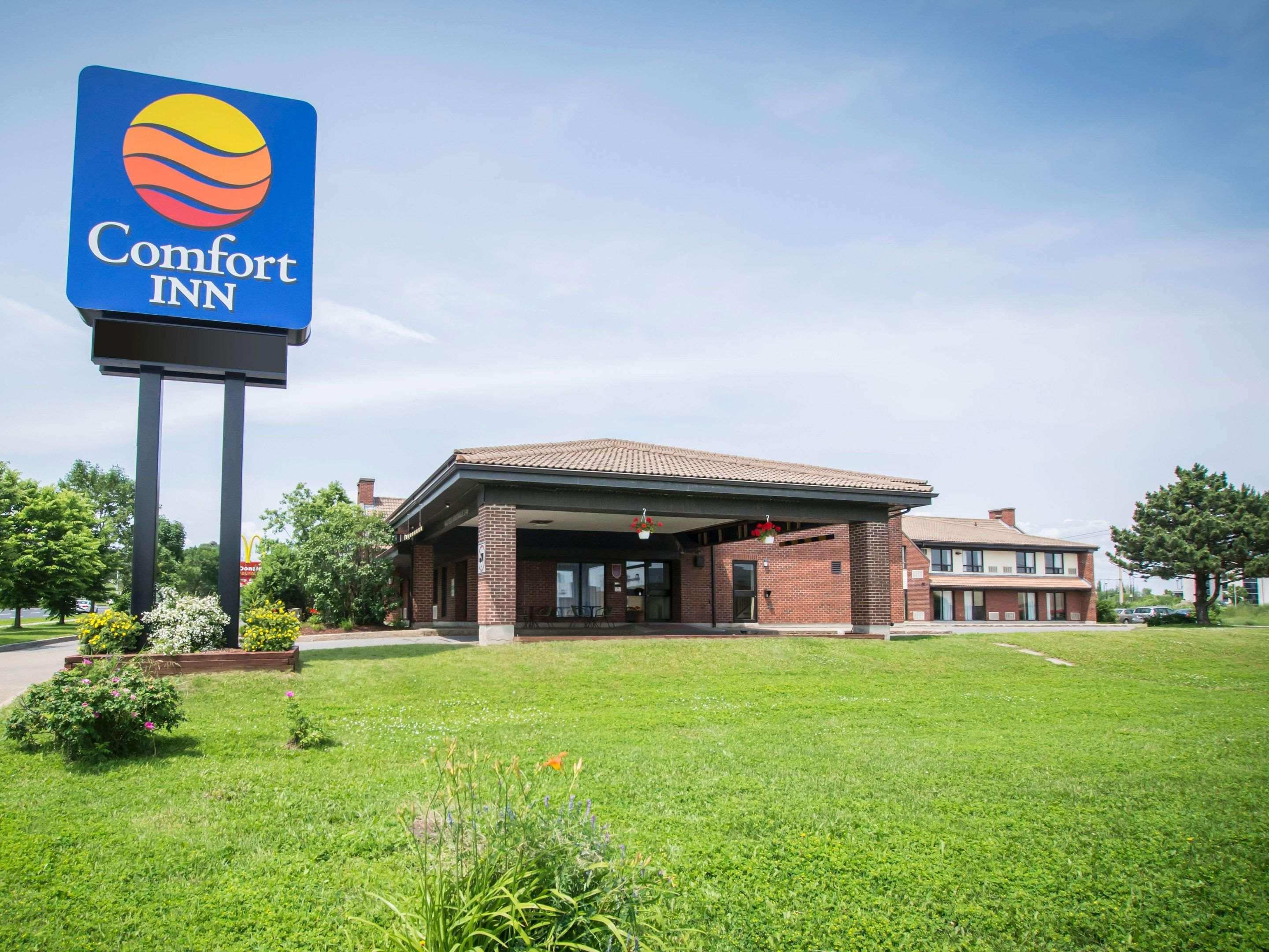 Vista Exterior Comfort Inn Airport East