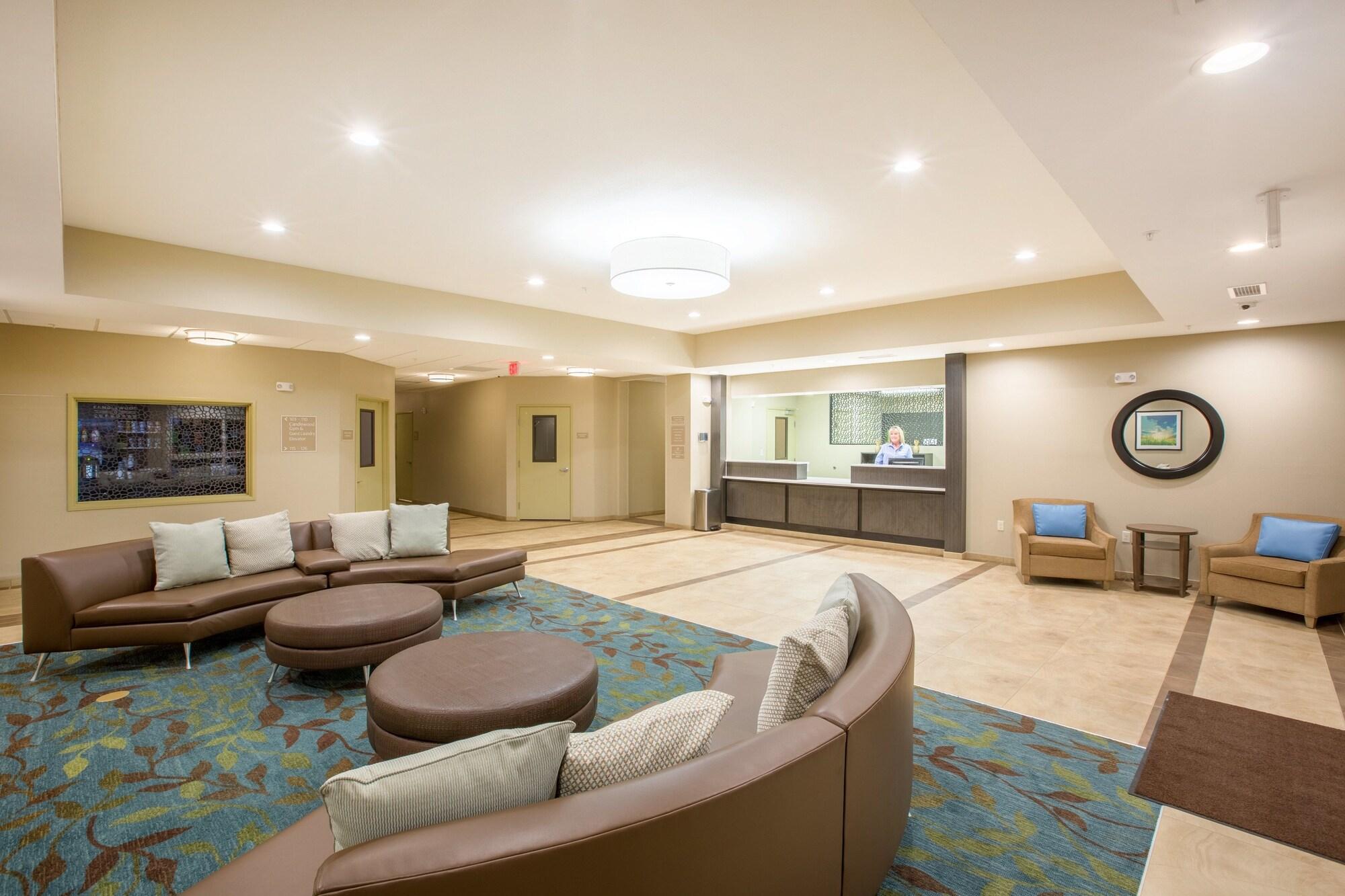 Vista Lobby Candlewood Suites Omaha - Millard Area by IHG