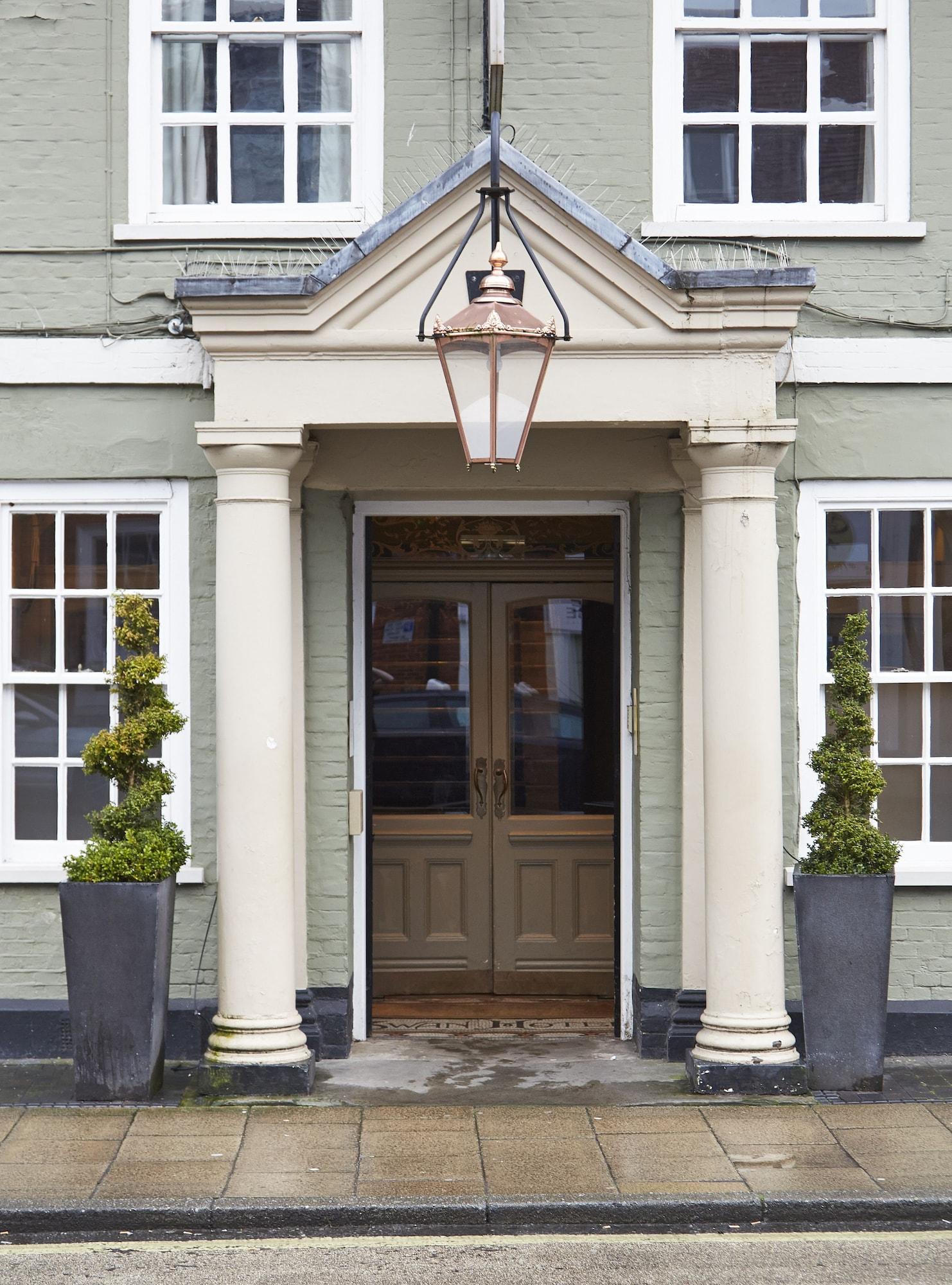 Vista Exterior Swan Hotel by Greene King Inns