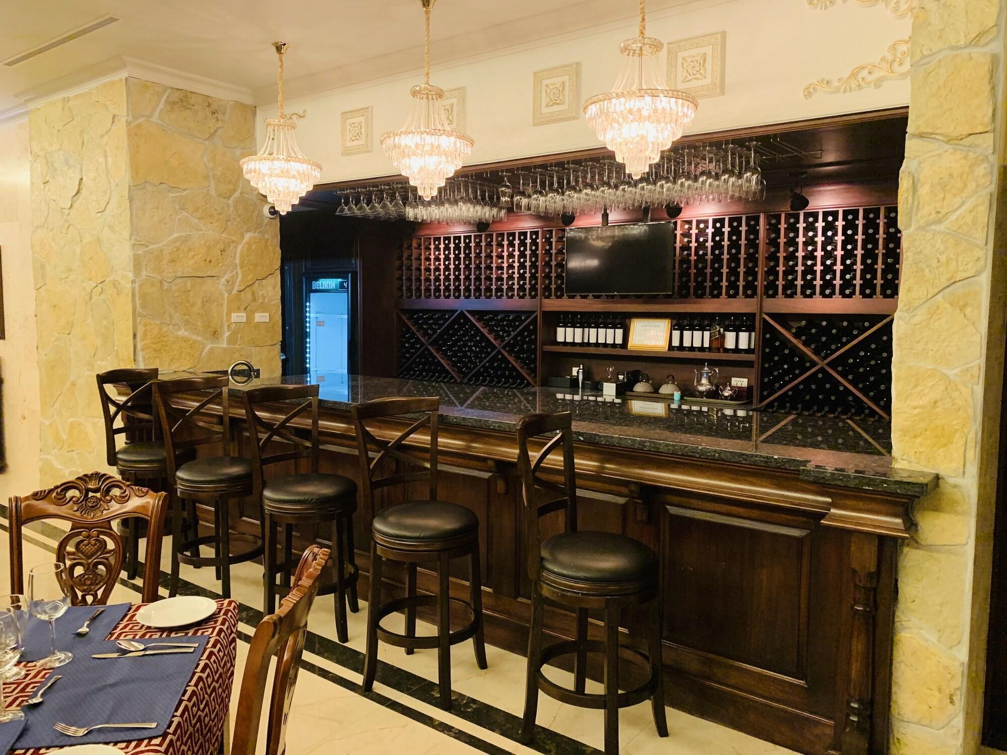 Restaurant Golden Bay Hotel by Marine Parade