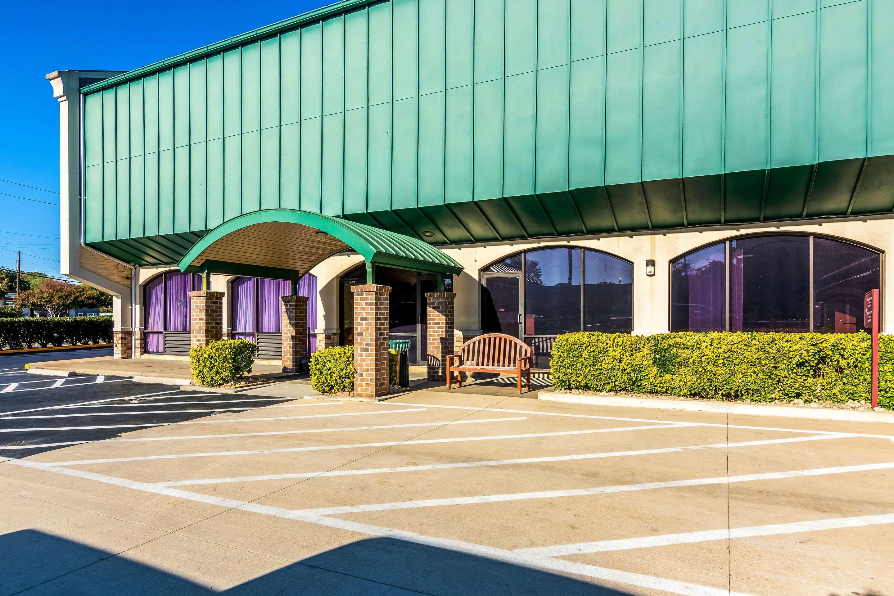 Vista Exterior Rodeway Inn Central