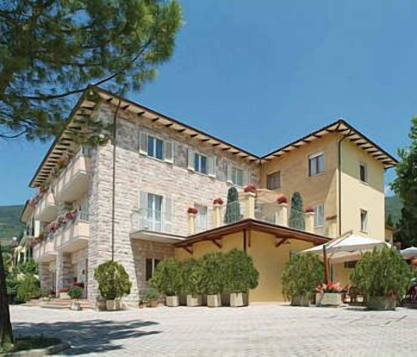 Varios Viole Country Hotel