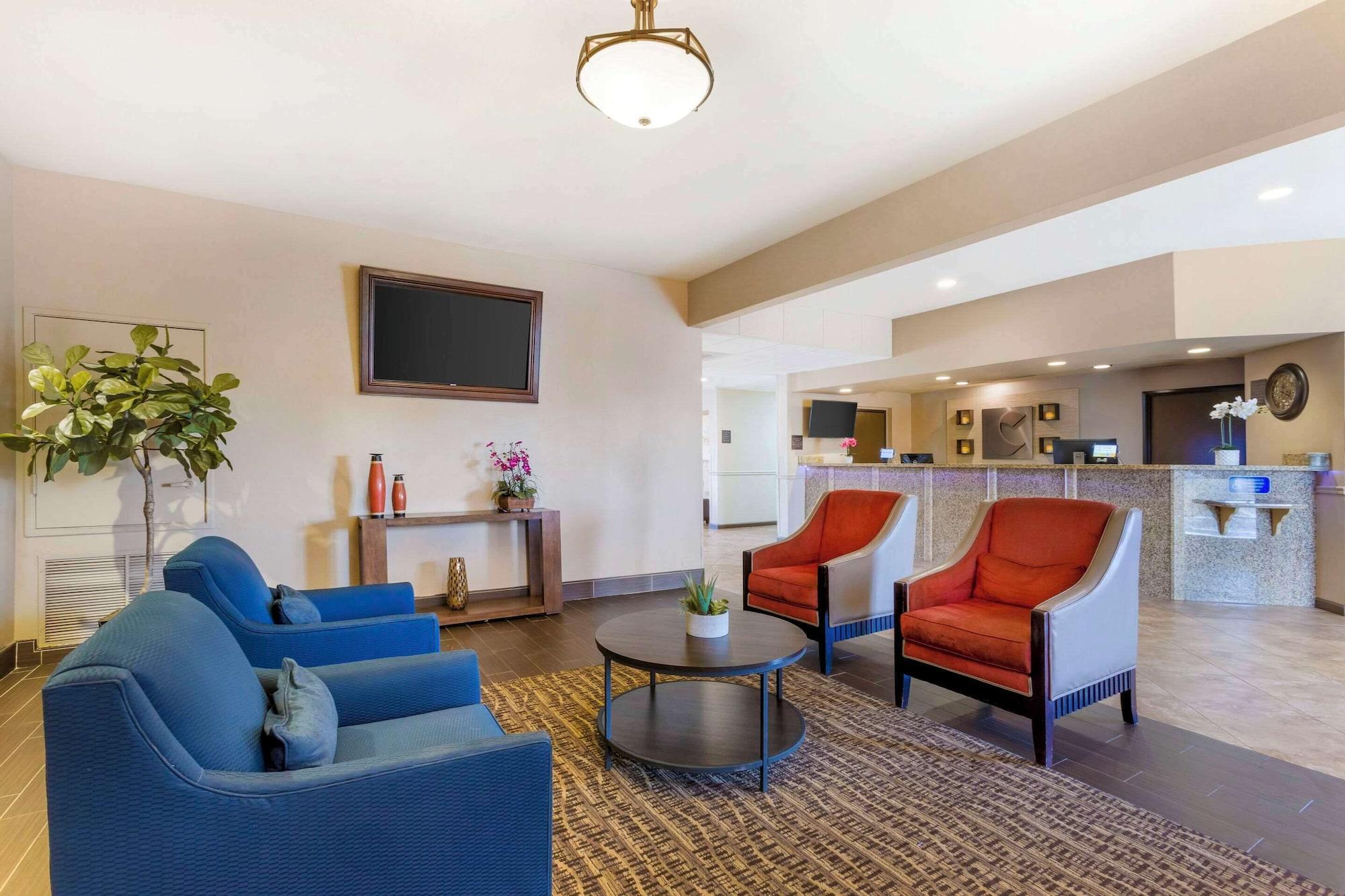 Vista Lobby Comfort Inn West Phoenix at 27th Ave and I-I0