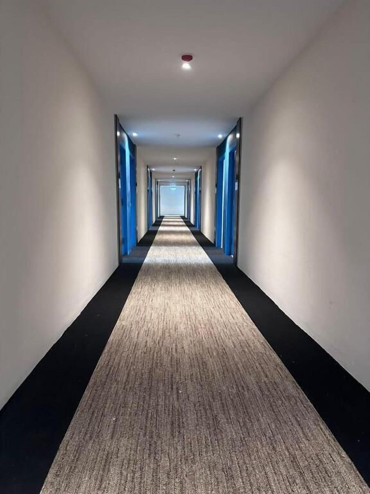 Varios Le'genda Hotel