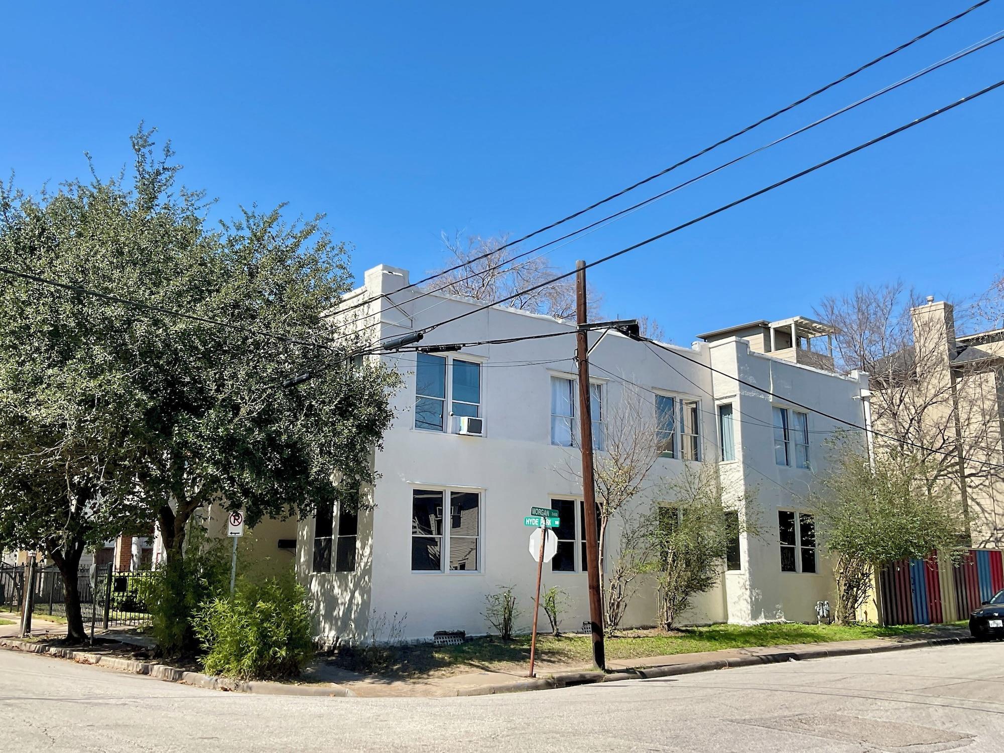 Vista Exterior The Huntington in the Heart of Montrose