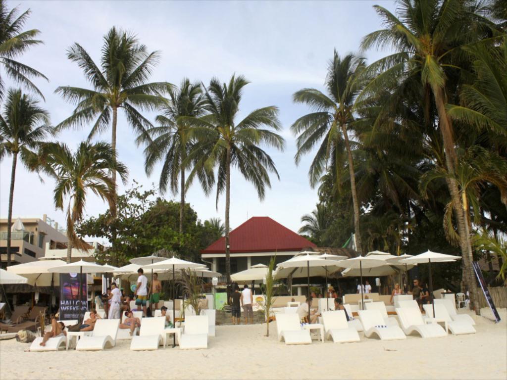 Playa White House Beach Resort