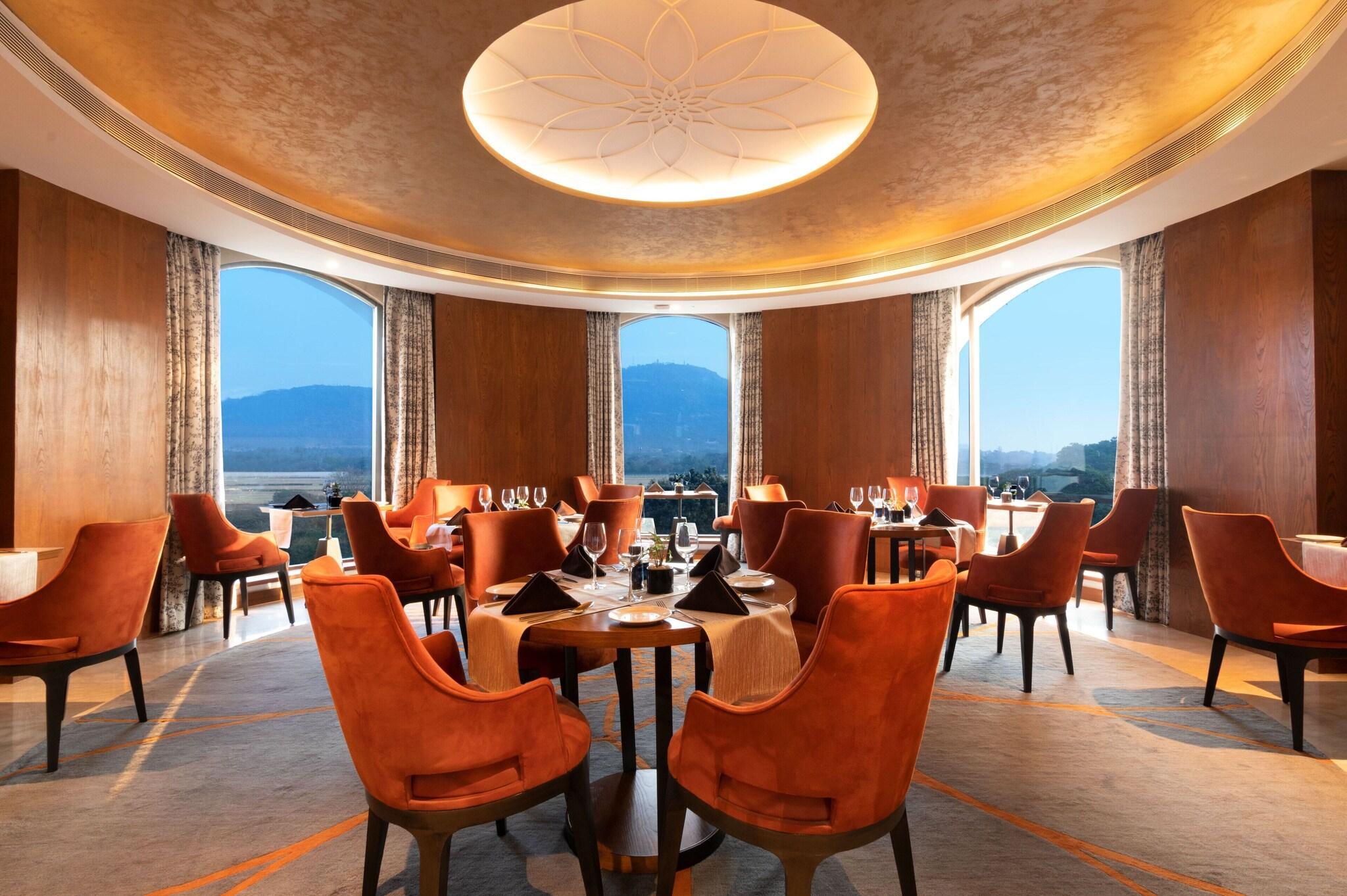 Vista Lobby Radisson Blu Plaza Hotel Mysore