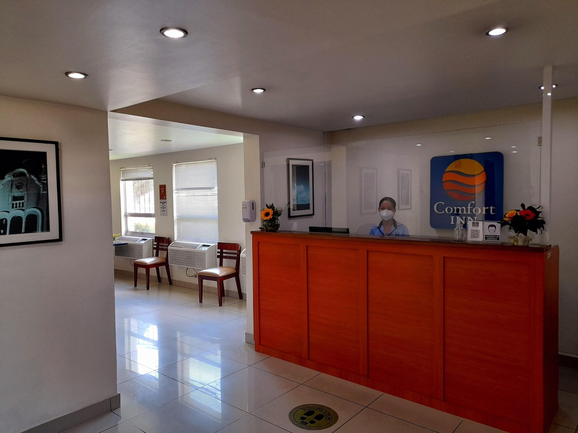 Vista Lobby Comfort Inn Real San Miguel