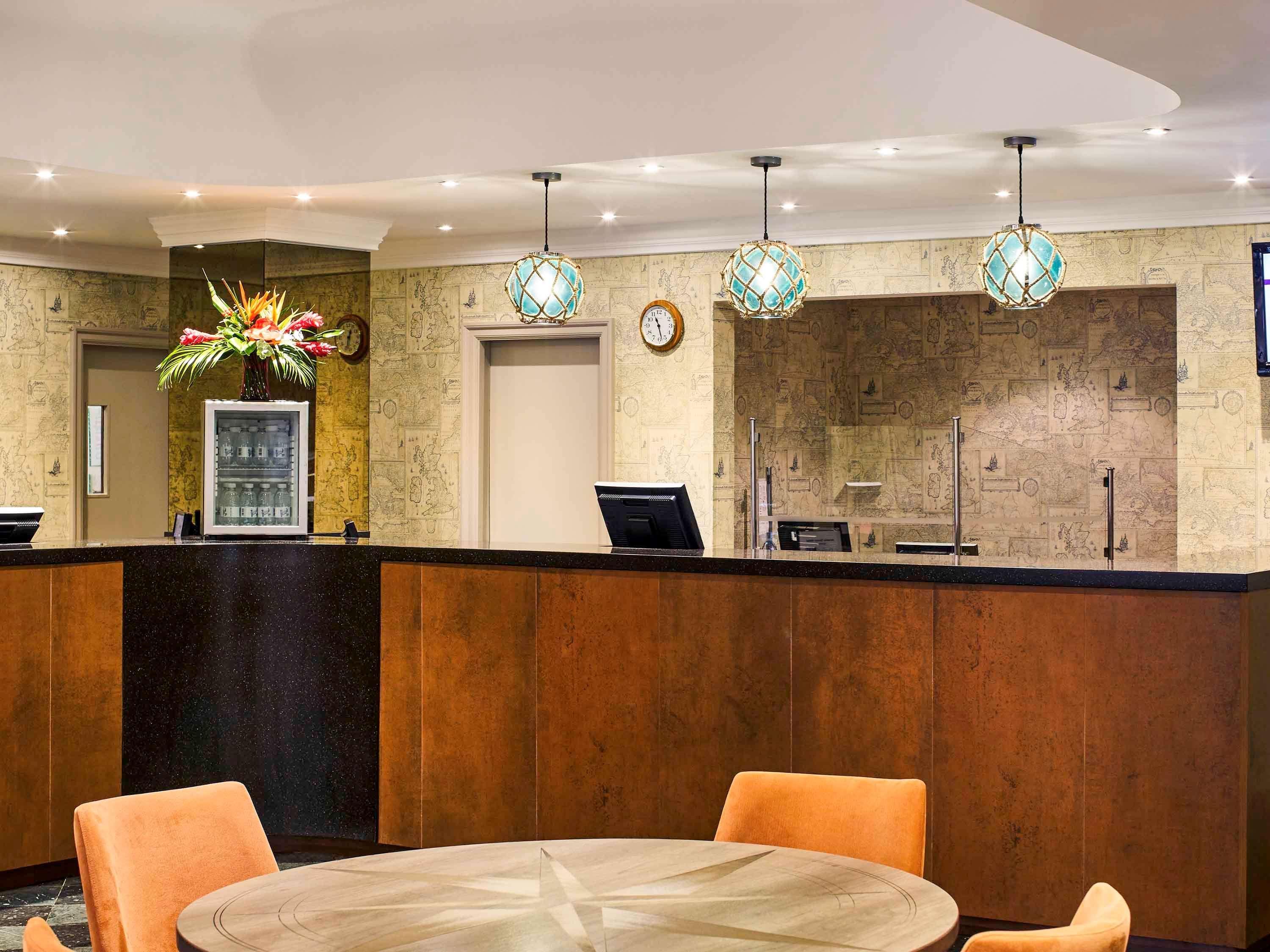 Vista Lobby Mercure Liverpool Atlantic Tower Hotel