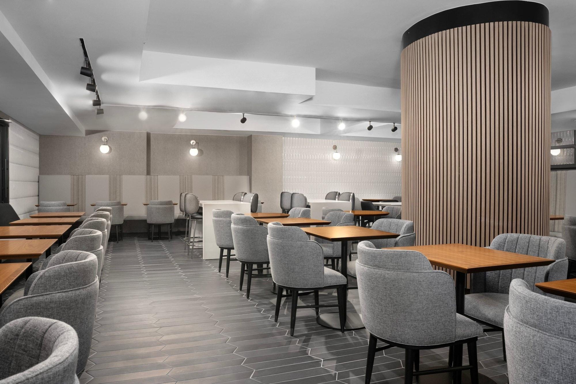 Restaurant SpringHill Suites by Marriott New York Manhattan Times Square